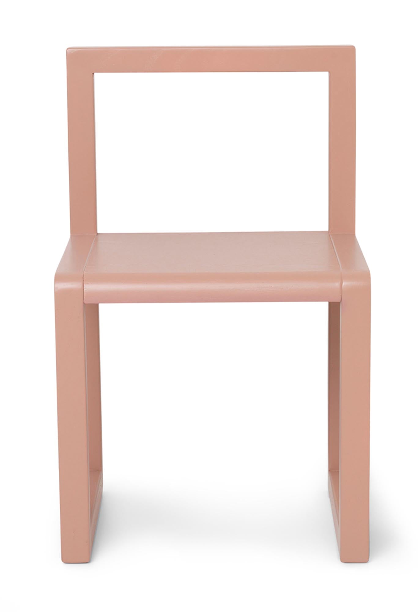 Entdecke den stilvollen Little Architect Stuhl von Ferm Living, ideal für kreative Kinder. Aus FSC® zertifiziertem Eschenfurnier, perfekt für Spiel und Gestaltung.