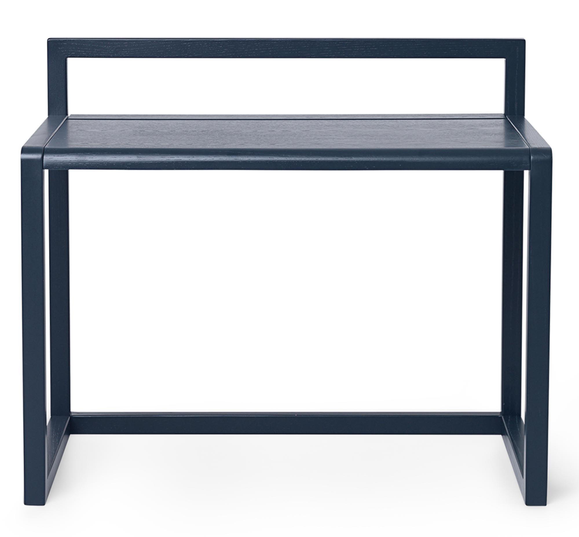 Entdecke den Little Architect Schreibtisch von Ferm Living – ein moderner, kreativer Arbeitsplatz aus FSC® zertifiziertem Eschenfurnier für Kinder.