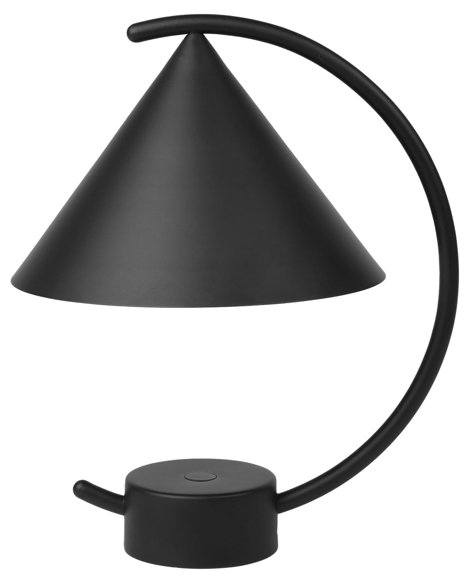Entdecken Sie die tragbare Meridian Lampe von Ferm Living. Diese dimmbare Lampe vereint modernes Design mit praktischer Nutzung und bietet bis zu 12 Stunden Licht.