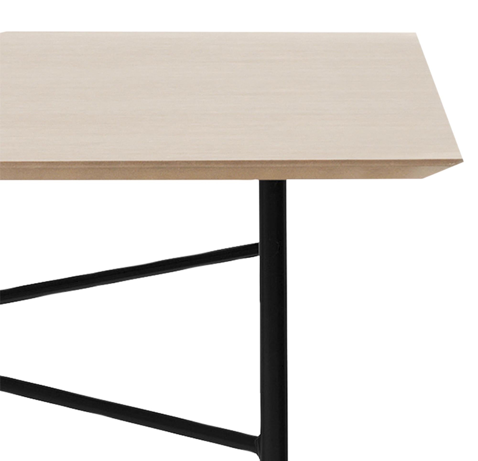 Entdecke die Mingle Tischplatte 160 cm von Ferm Living – modern, elegant und vielseitig kombinierbar mit verschiedenen Tischbeinen für deinen individuellen Stil.