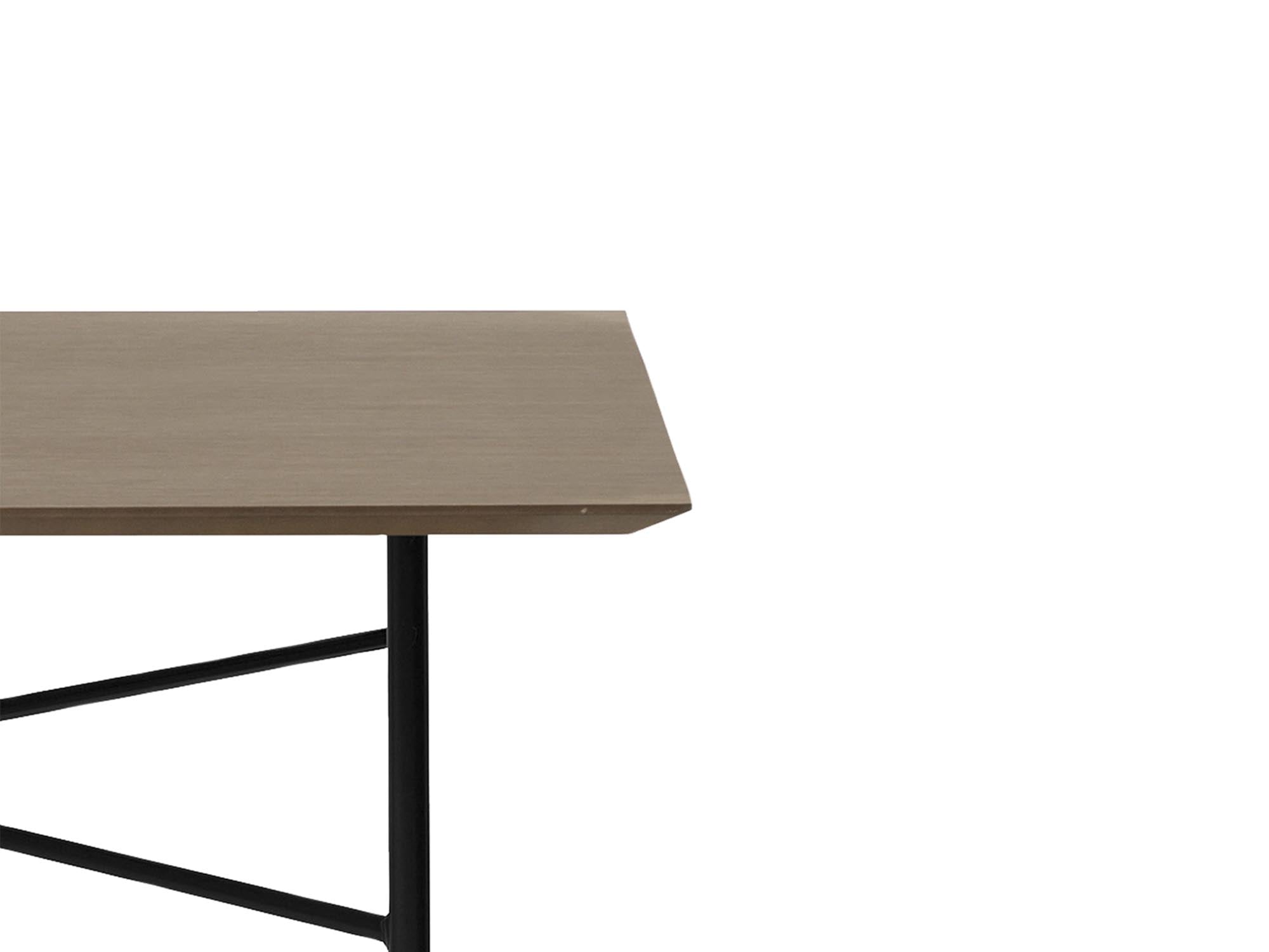 Mingle Tischplatte 210 cm in Dunkelbraun präsentiert im Onlineshop von KAQTU Design AG. Tischsystem Einzelteile ist von Ferm Living