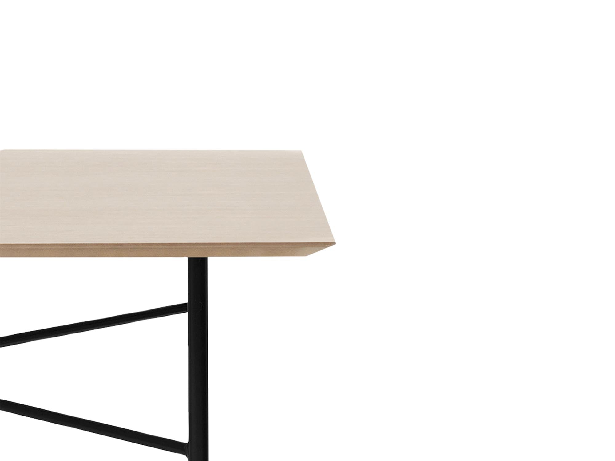 Entdecken Sie die Mingle Tischplatte 210 cm von Ferm Living – aus hochwertigem Eichenfurnier, ideal für moderne Ess- und Schreibtische.