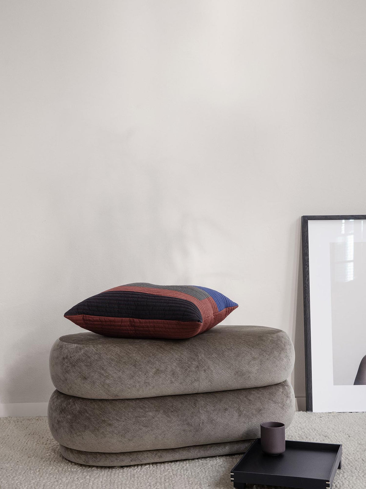 Pouf oval in Beige präsentiert im Onlineshop von KAQTU Design AG. Pouf ist von Ferm Living