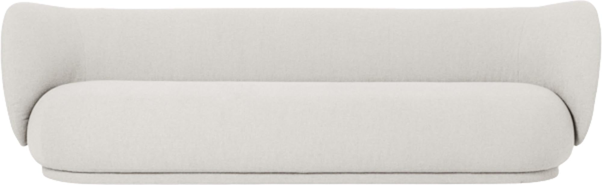 Das Rico 4er Sofa von Ferm Living vereint sanfte Kurven und Volumen in zeitlosem Bouclé für Komfort und Eleganz.