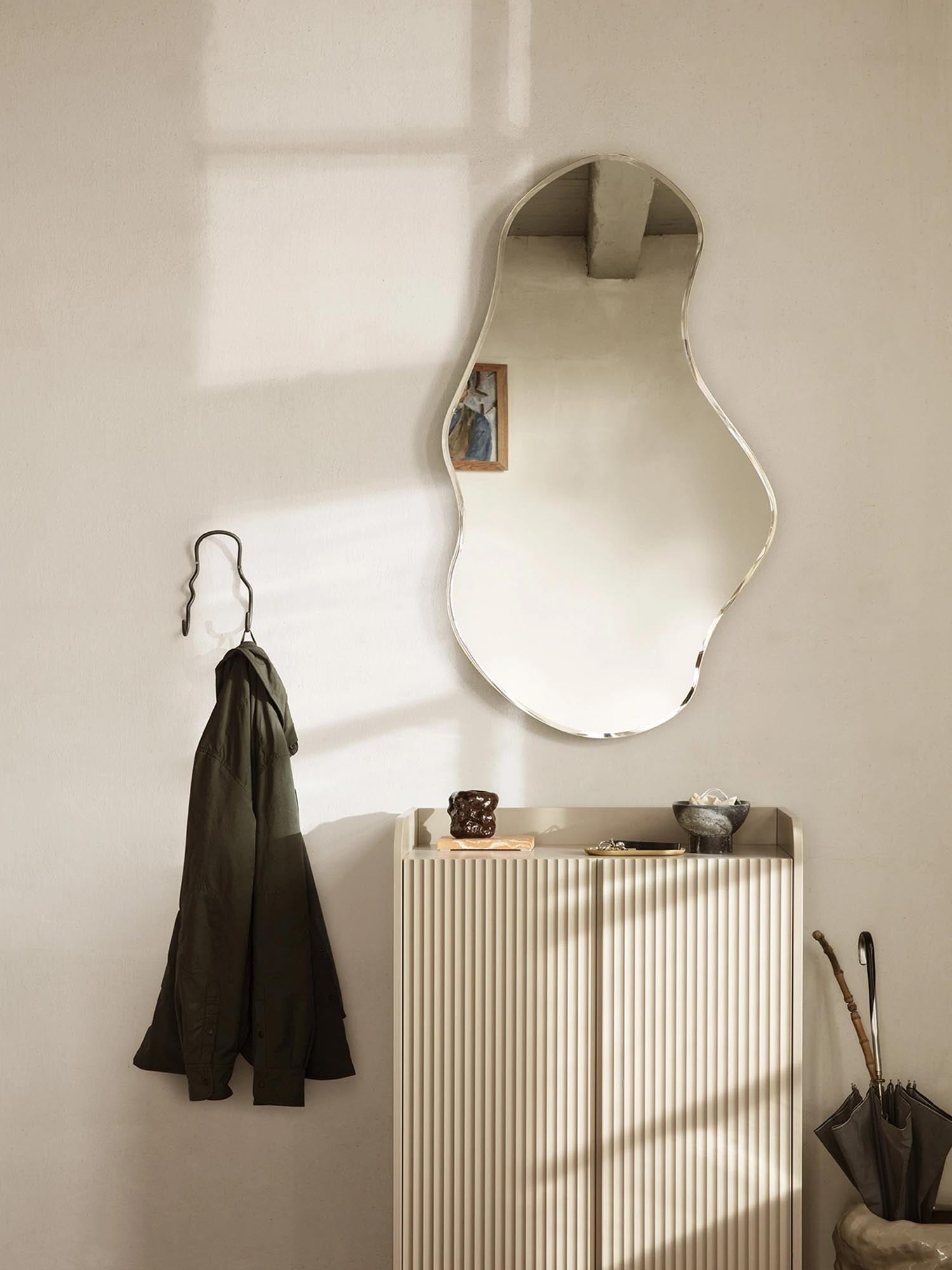 Sill Cupboard Low: Minimalistisches Design trifft Funktionalität.