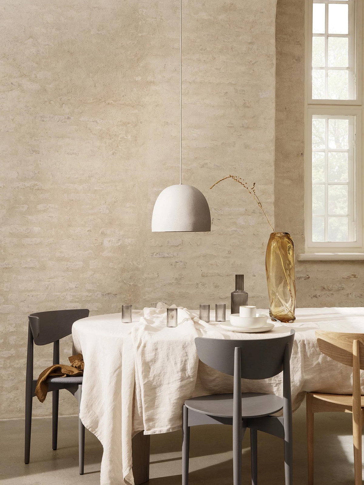Speckle Pendellampe Gross in Weiss präsentiert im Onlineshop von KAQTU Design AG. Pendelleuchte ist von Ferm Living