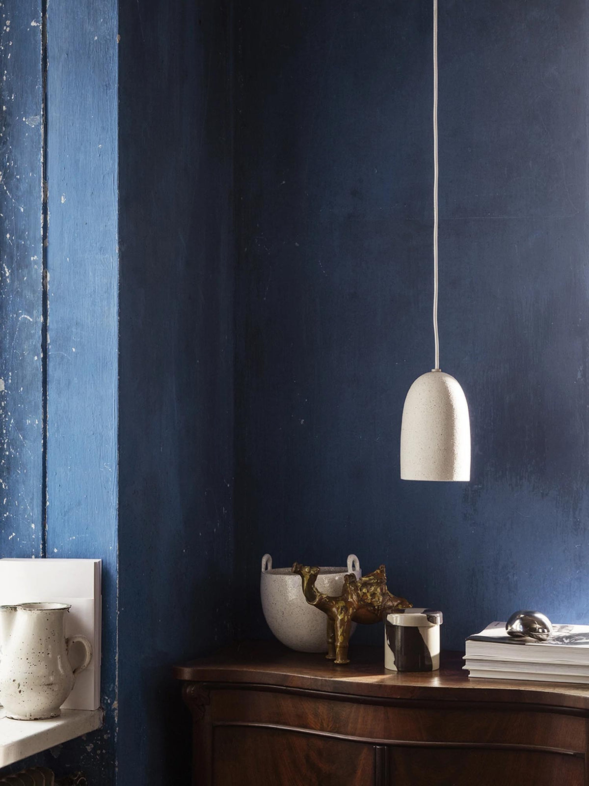 Speckle Pendellampe Klein in Weiss präsentiert im Onlineshop von KAQTU Design AG. Pendelleuchte ist von Ferm Living