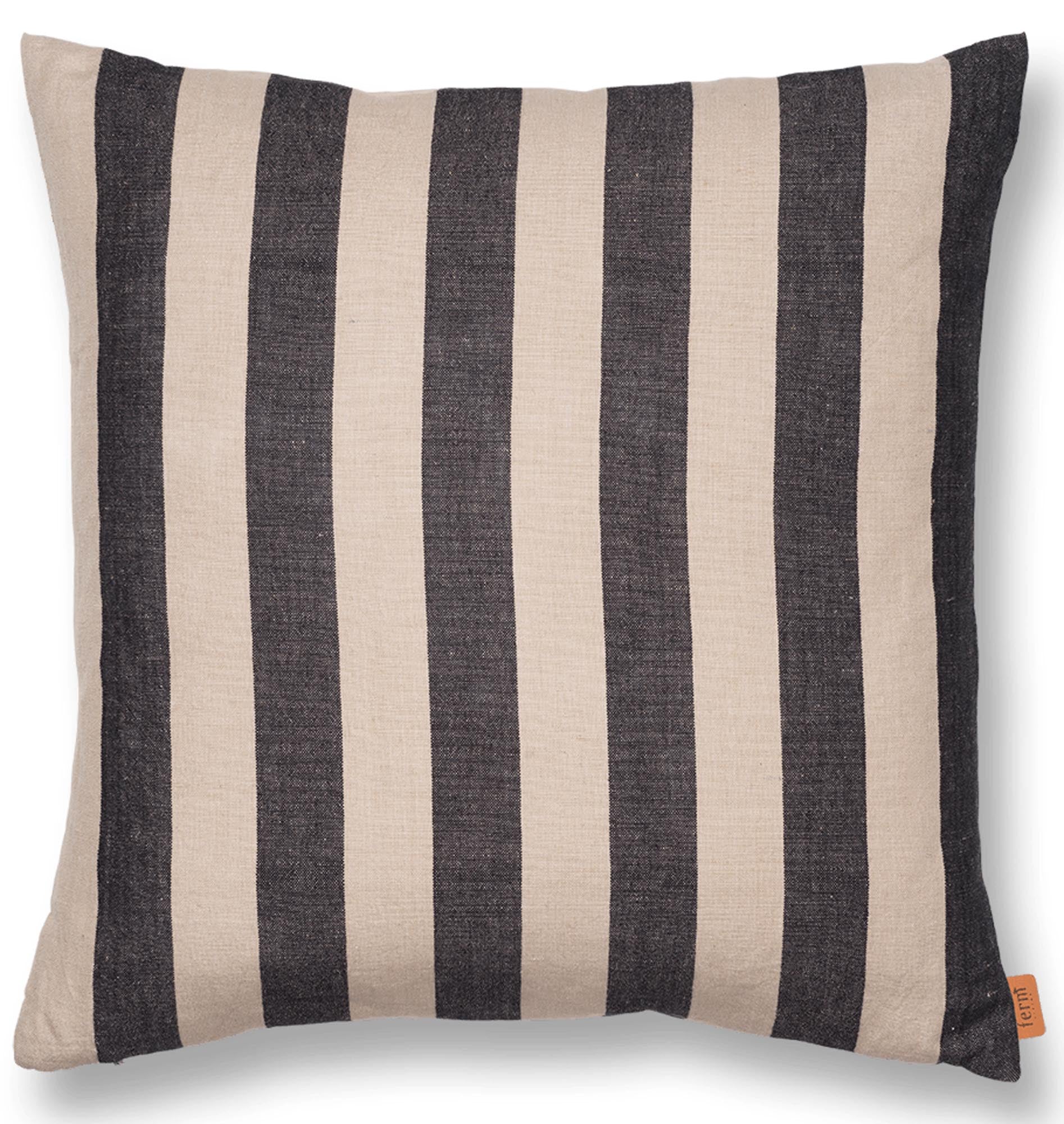 Verleihe deinem Zuhause mit den Grand Kissen von Ferm Living einen Hauch skandinavischen Stils. Diese Kissen kombinieren Komfort und zeitloses Design in harmonischen Farben.