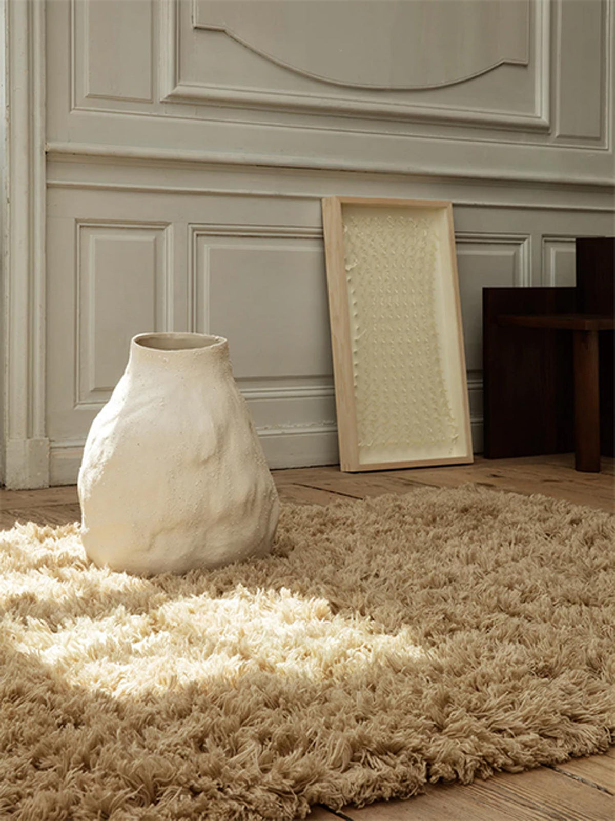 Meadow Hochflorteppich von Ferm Living in Sand, hoher Flor aus neuseeländischer Wolle, Rückseite aus Baumwolle, rechteckige Form.