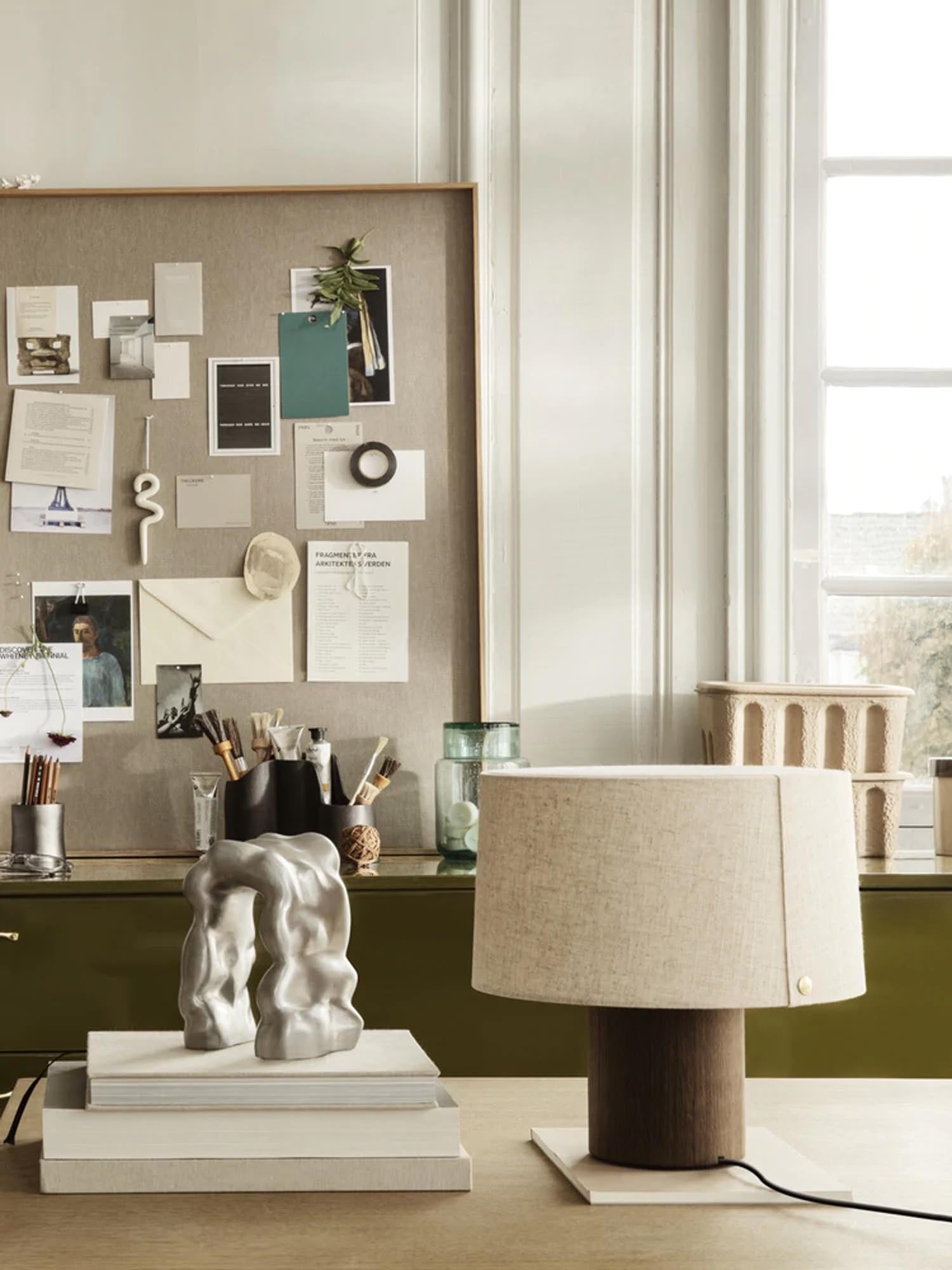 Der Eclipse Lampenschirm von Ferm Living vereint modernes Design mit Funktionalität. Ideal für eine stilvolle und individuelle Raumgestaltung.