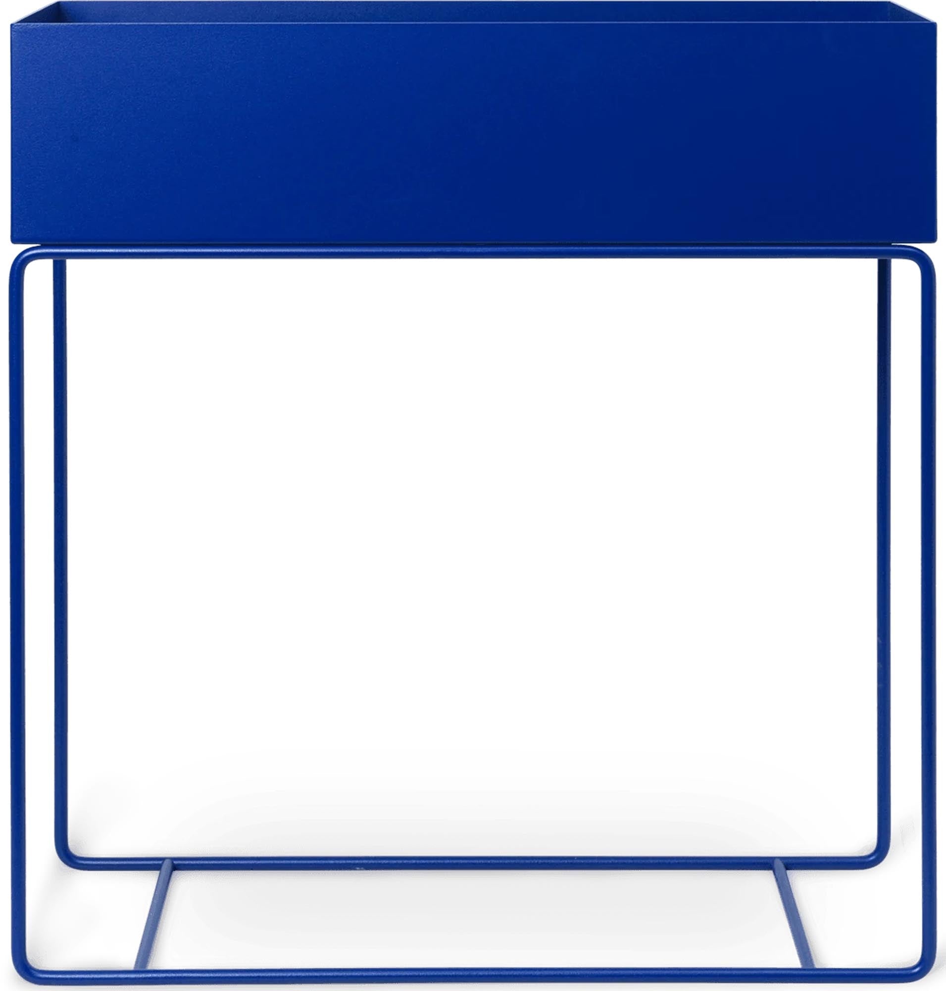 Elegante Plant Box von Ferm Living: Vielseitiges Gefäss aus pulverbeschichtetem Metall für Pflanzen, Bücher oder als Raumteiler.