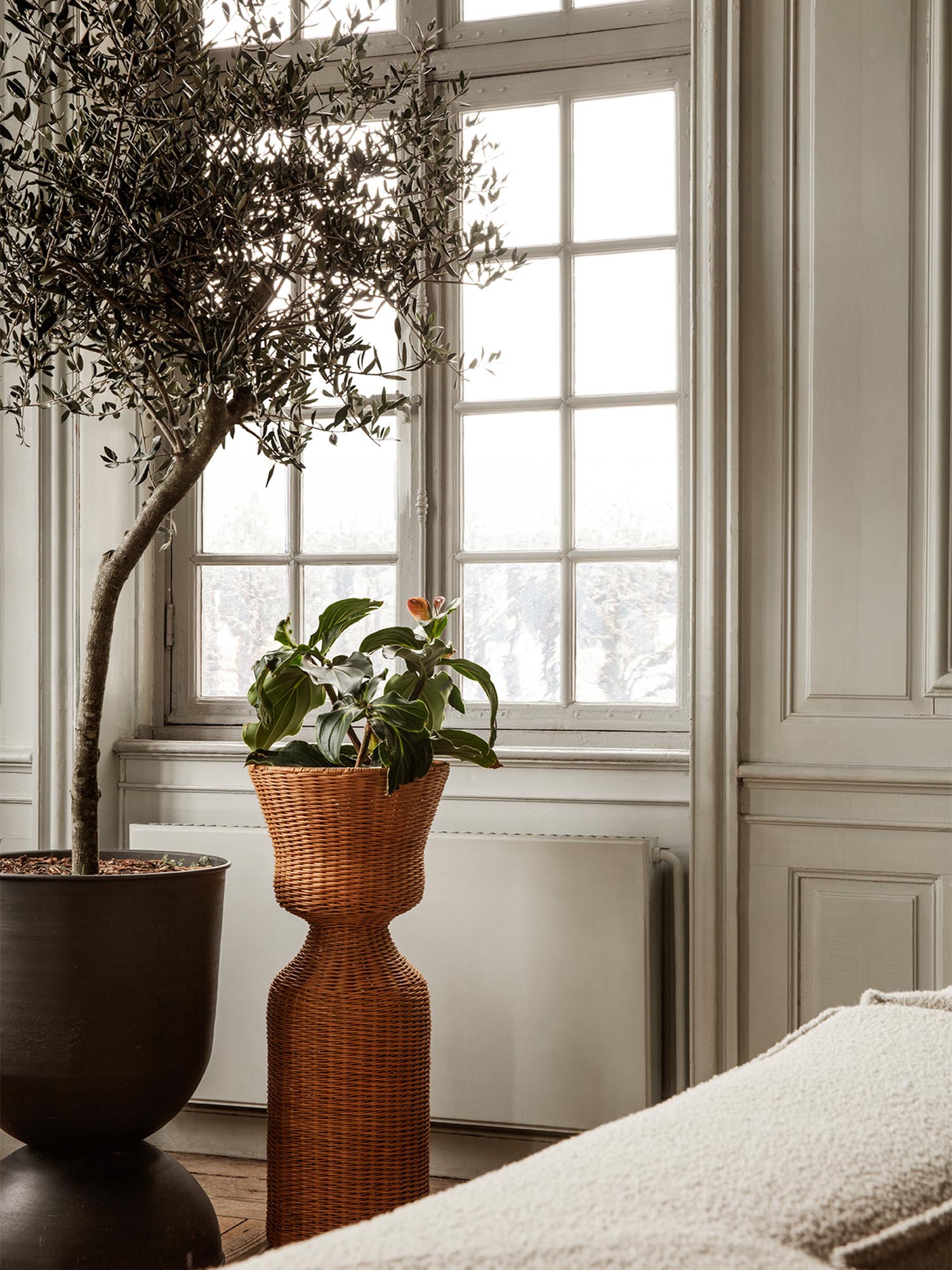 Grosser Agnes Pflanzenständer von Ferm Living: Stilvoll und robust.