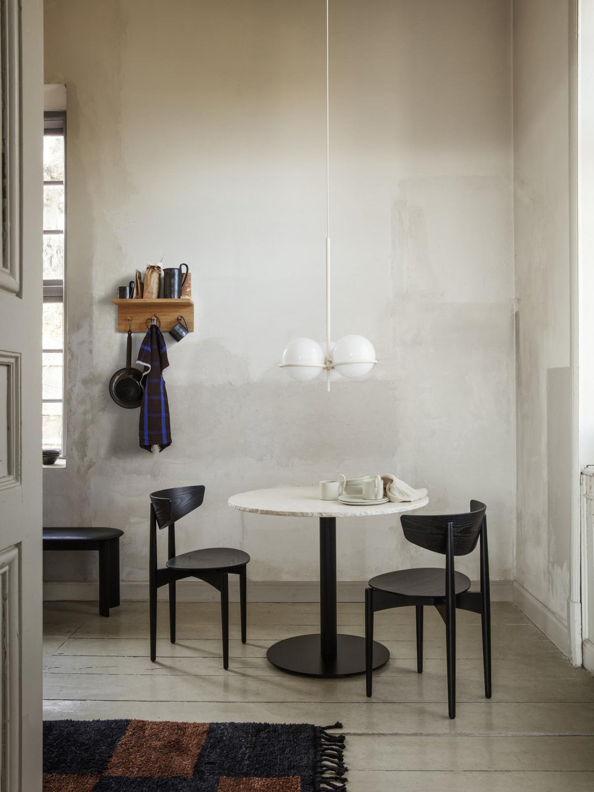 Place Regal Klein in Natur präsentiert im Onlineshop von KAQTU Design AG. Wandregal ist von Ferm Living