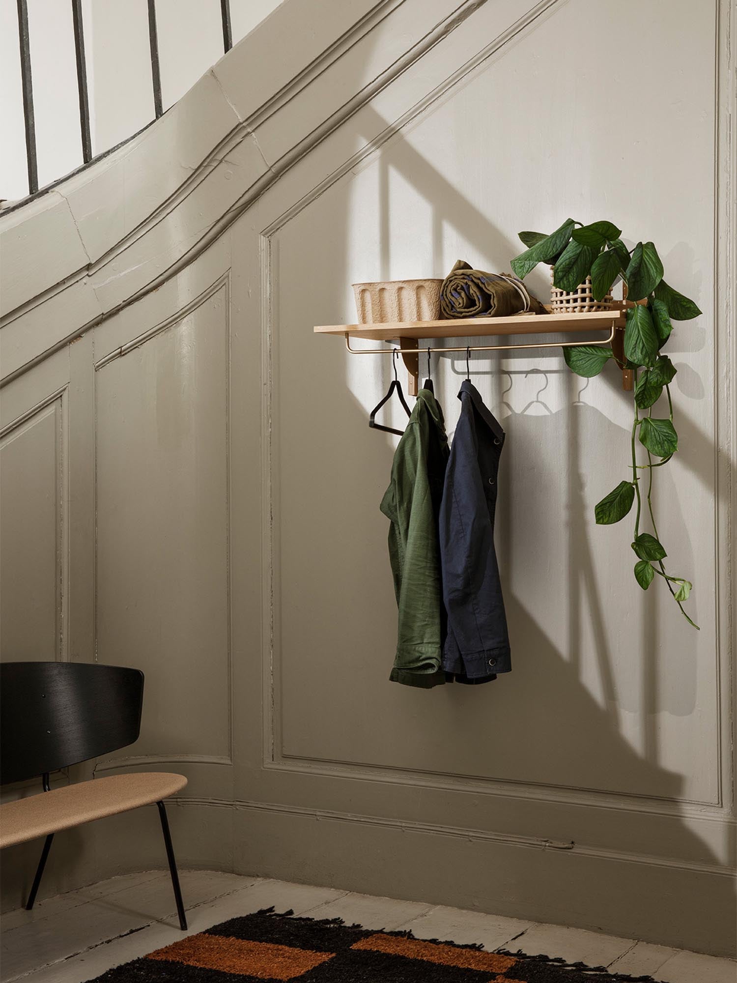 Sector Wandregal in Natur / Messing präsentiert im Onlineshop von KAQTU Design AG. Wandregal ist von Ferm Living