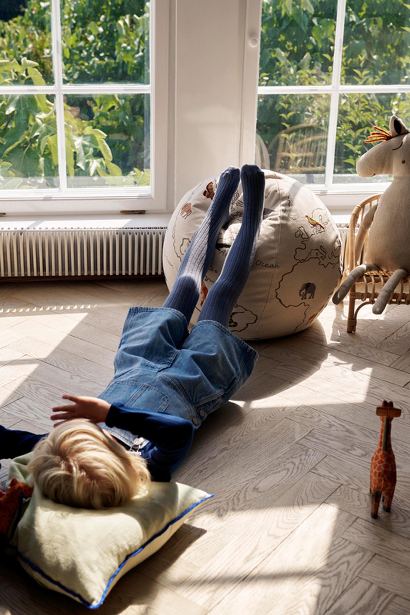 Eleganter Pouf von Ferm Living für stilvolle Wohnraumakzente.