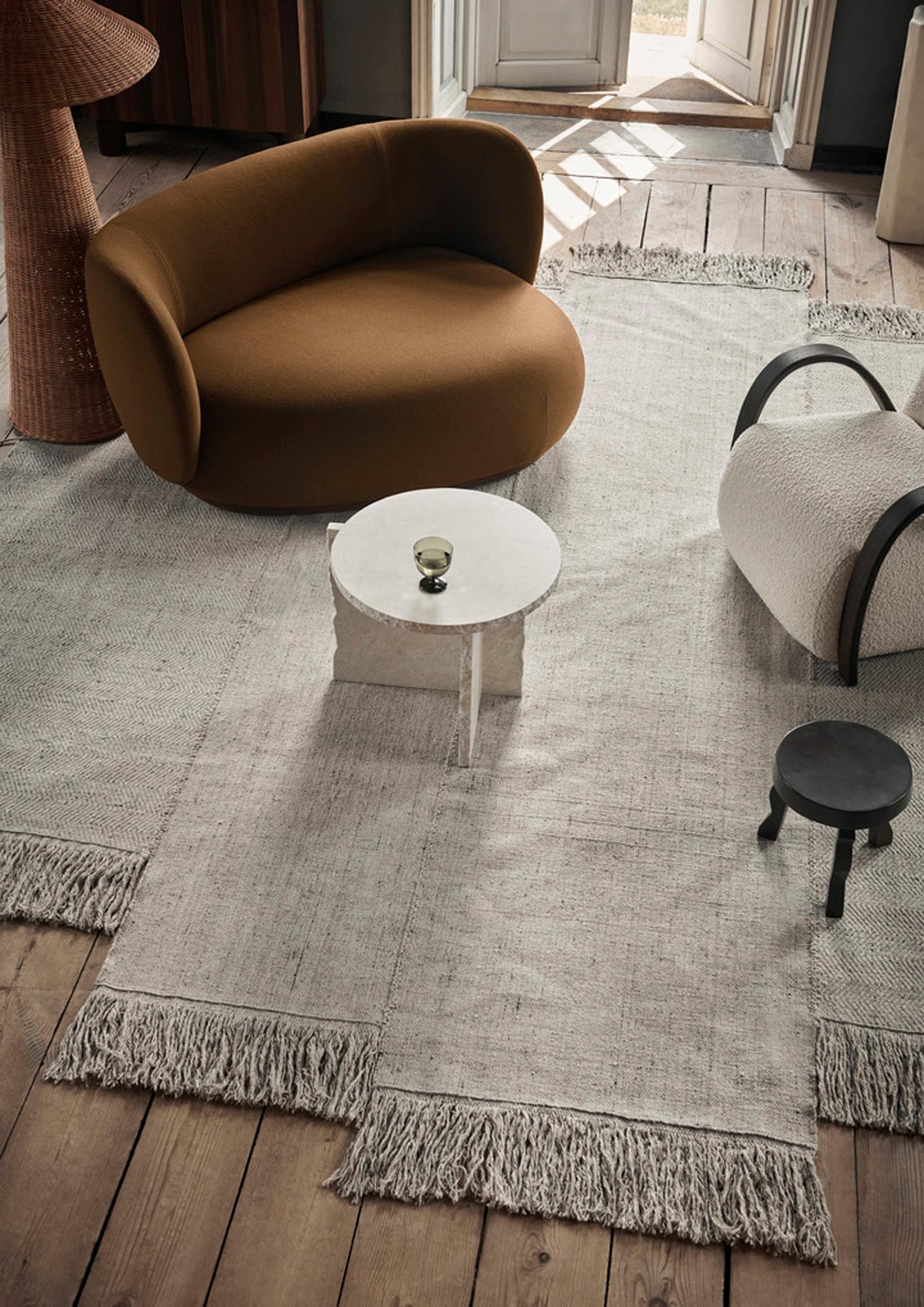 Vintage Teppich von Ferm Living in warmen Erdtönen, ideal für eine stilvolle und einladende Wohnatmosphäre.
