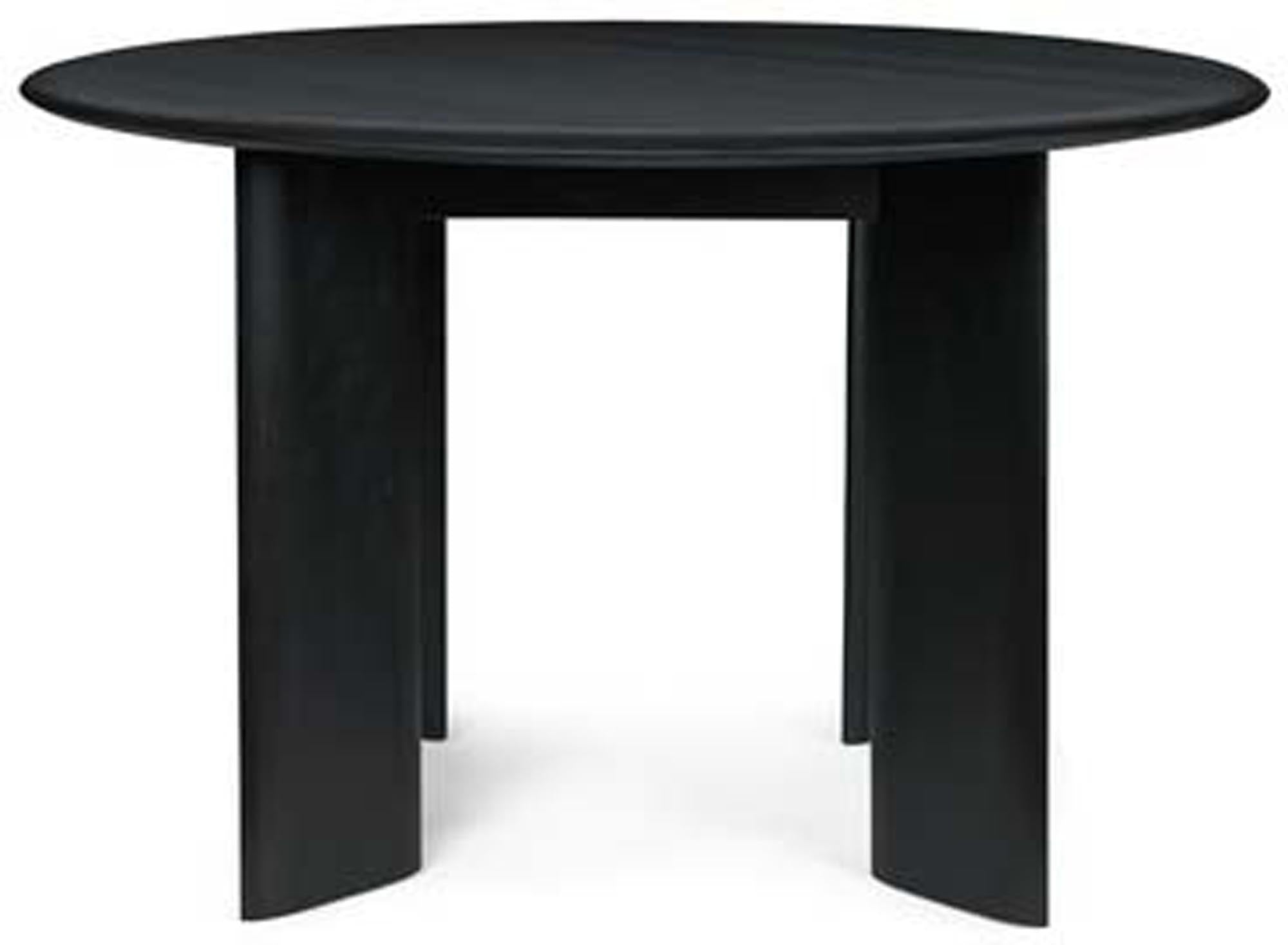 Erleben Sie den Bevel Tisch Rund Ø117 von Ferm Living: Ein eleganter, nachhaltiger Tisch aus FSC®-zertifiziertem Holz, perfekt für gesellige Runden.