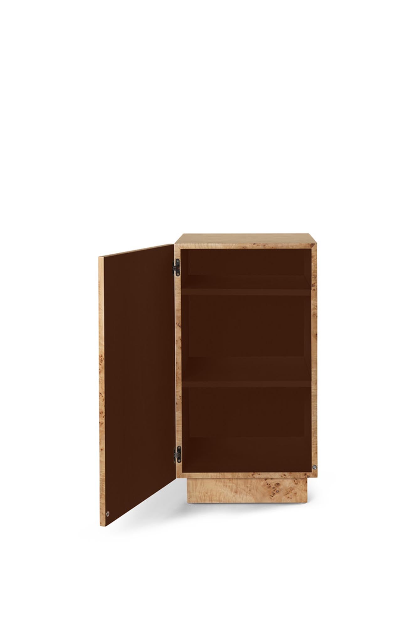 Entdecke den Burl-Beistelltisch von Ferm Living – ein einzigartiges Möbelstück aus FSC®-zertifiziertem Wurzelholz, das Stil und Funktionalität vereint.