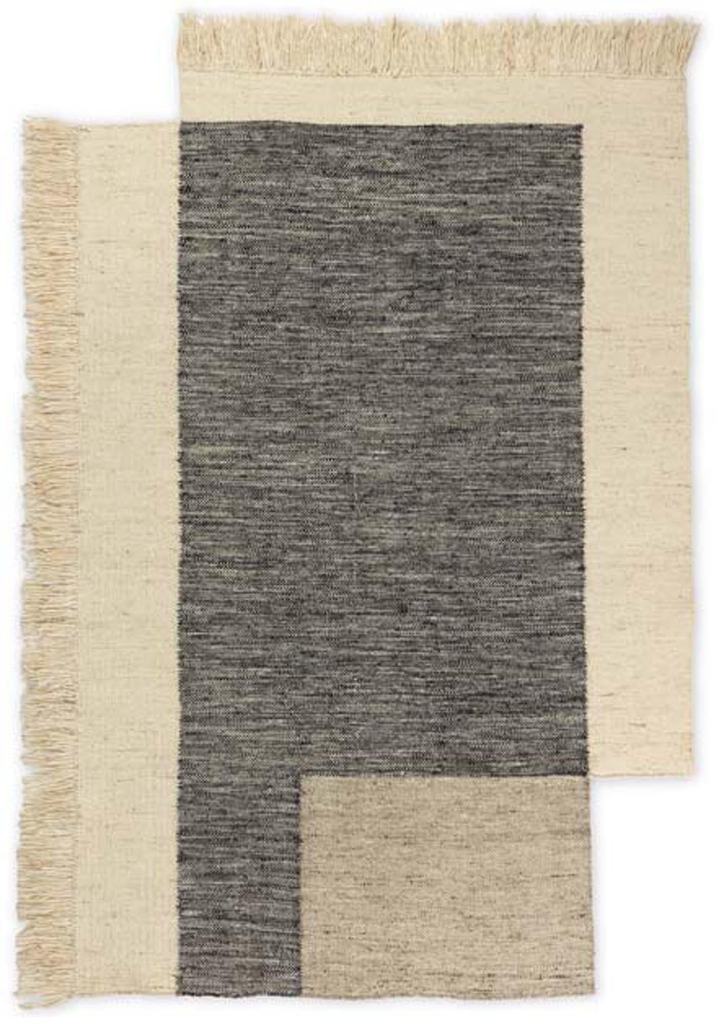 Der Counter-Teppich von Ferm Living: Asymmetrisches Design, 100% Wolle, handgewebt, langlebig, ideal für jeden Raum.