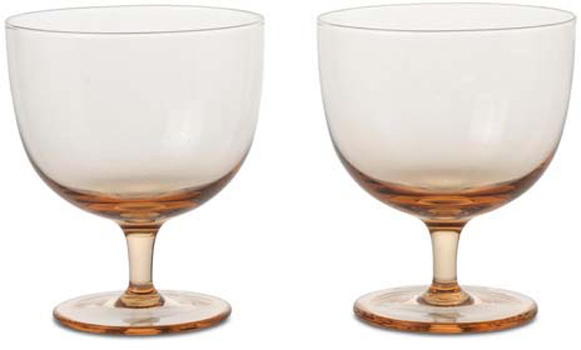 Elegante Host Wassergläser von Ferm Living: Mundgeblasenes Glas, exquisite Verarbeitung, vielseitig, spülmaschinenfest, zeitloser Stil.