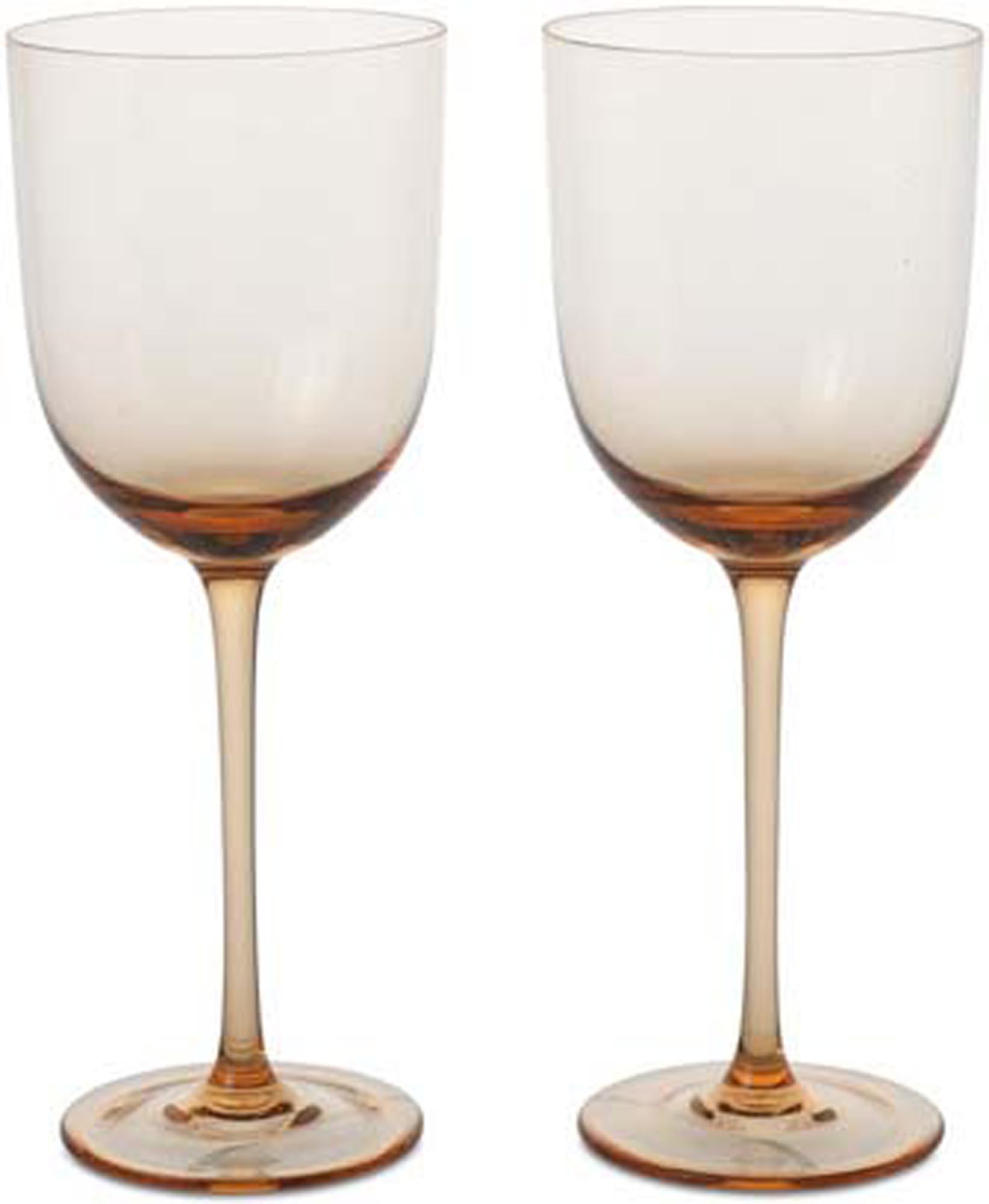 Elegante Host Weissweingläser von Ferm Living: Mundgeblasen, zeitlos, spülmaschinenfest. Perfekt für Aromenentfaltung und stilvolle Tischdeko.