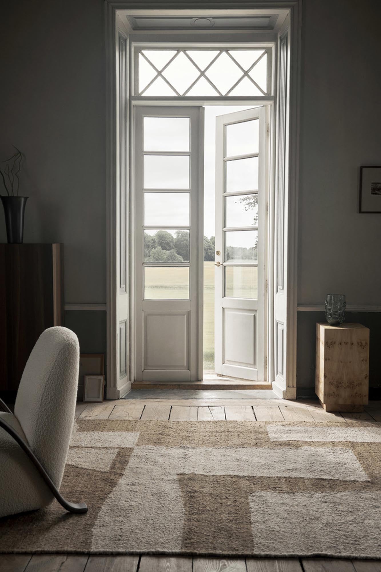 Piece-Teppich von Ferm Living: Kunstwerk aus 100% Neuseelandwolle, inspiriert von Scherenschnitt-Collagen, weich und langlebig.