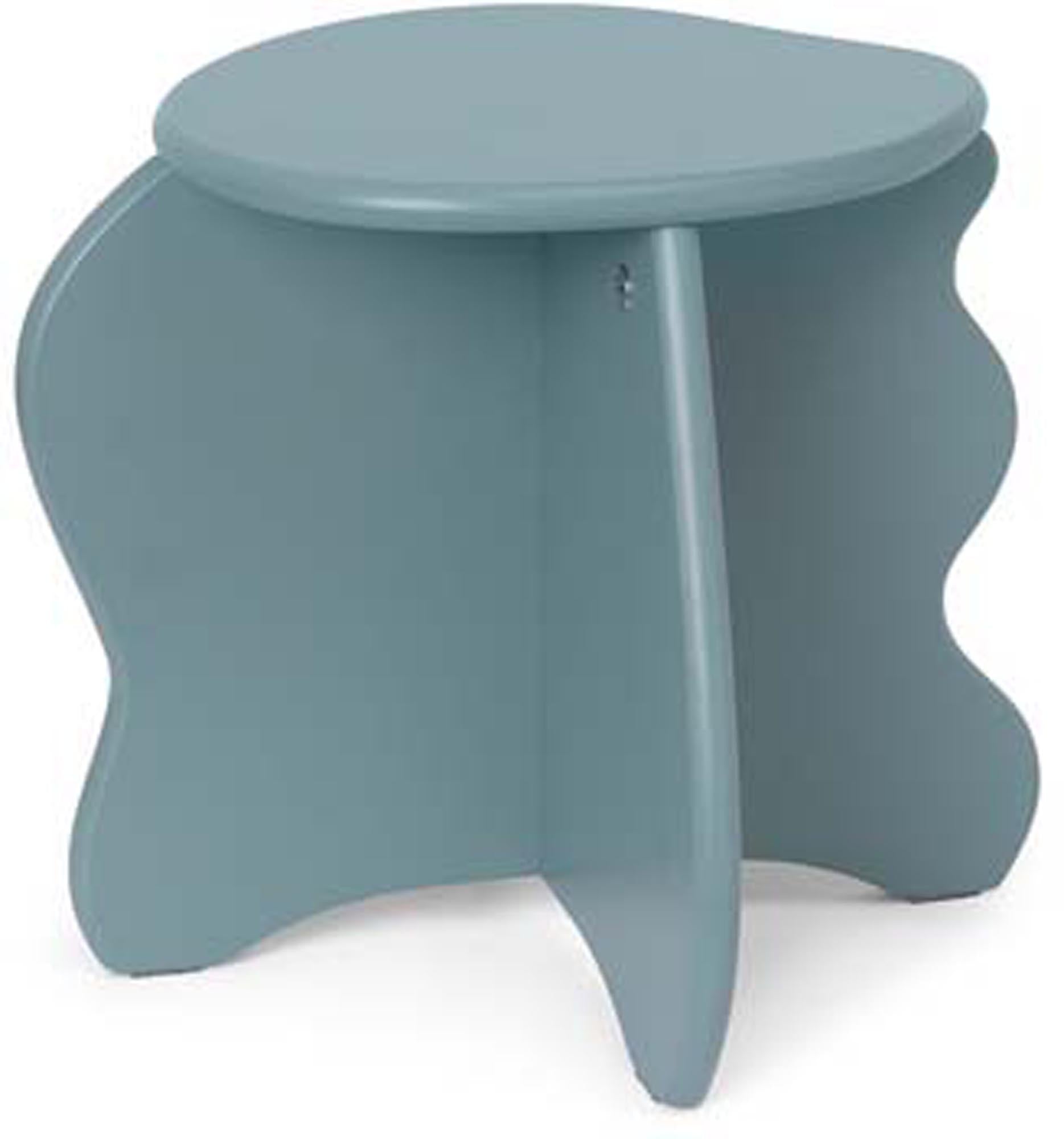 Eleganter Slope Hocker von Ferm Living für stilvolle Räume.