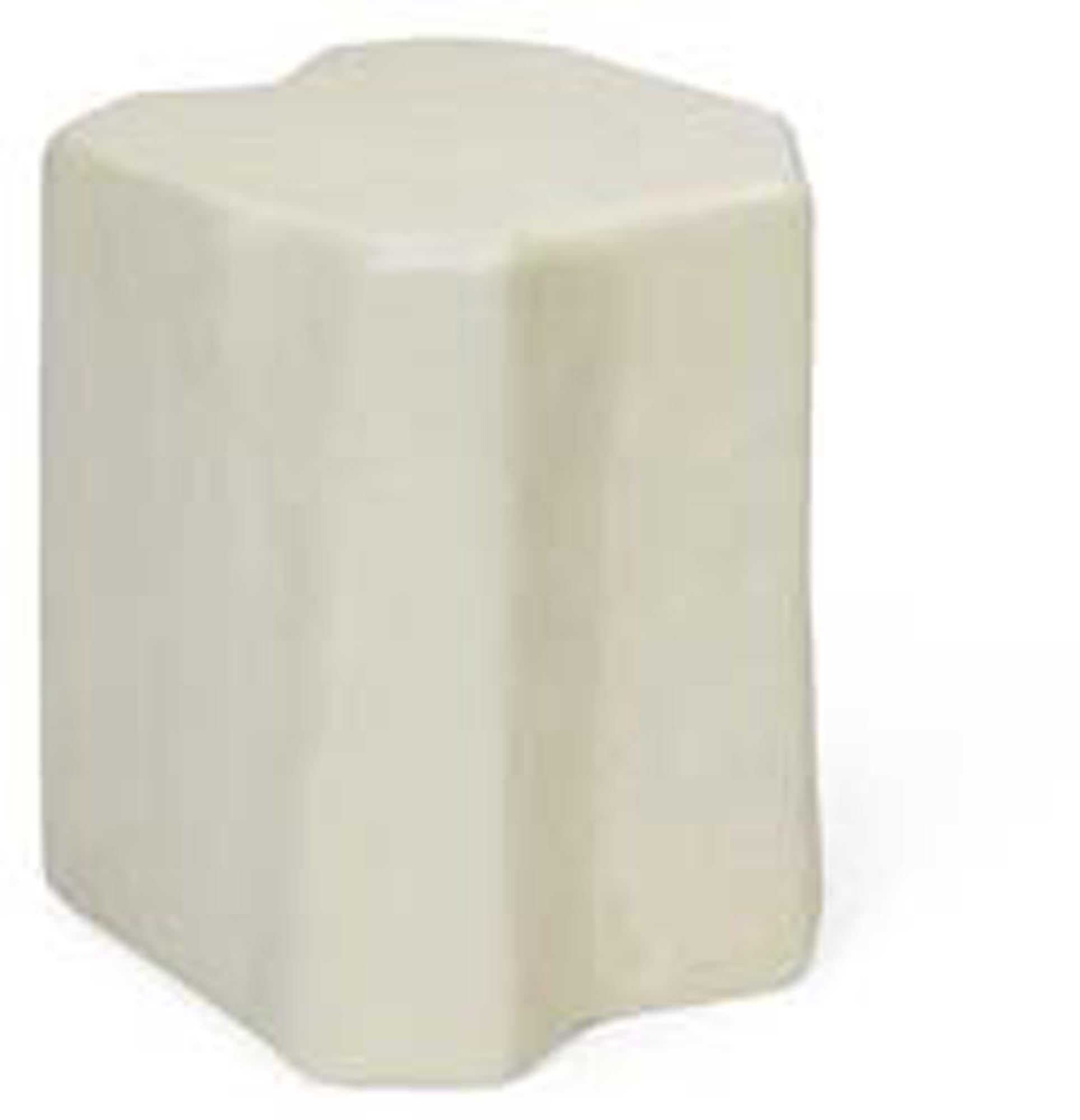 Eleganter Staffa Hocker von Ferm Living aus stilvollem Beton.