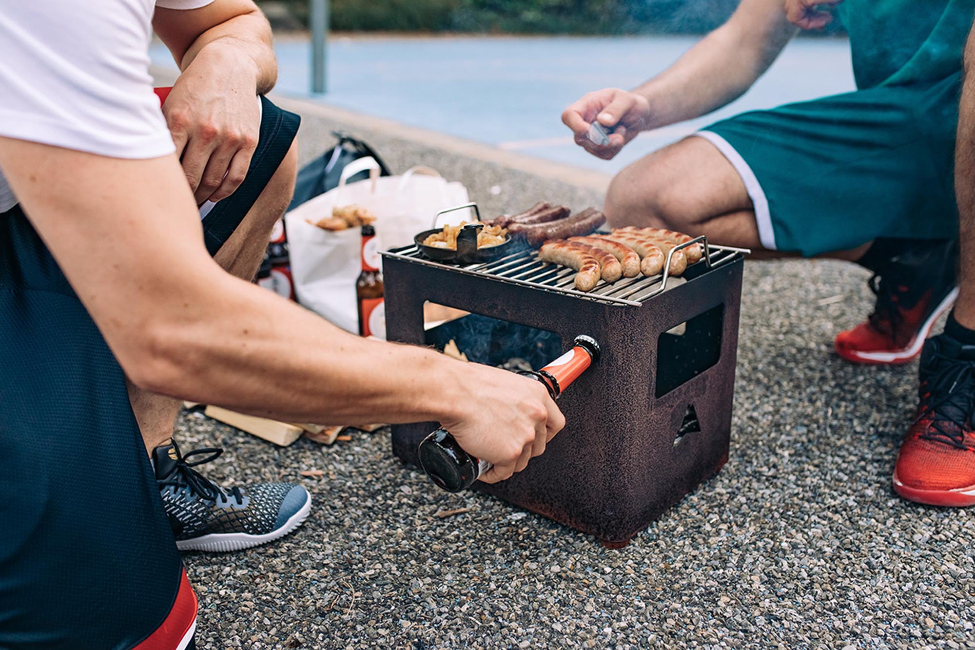 Rostiger BEER BOX Feuerkorb: Vielseitiger Hingucker für den Garten.