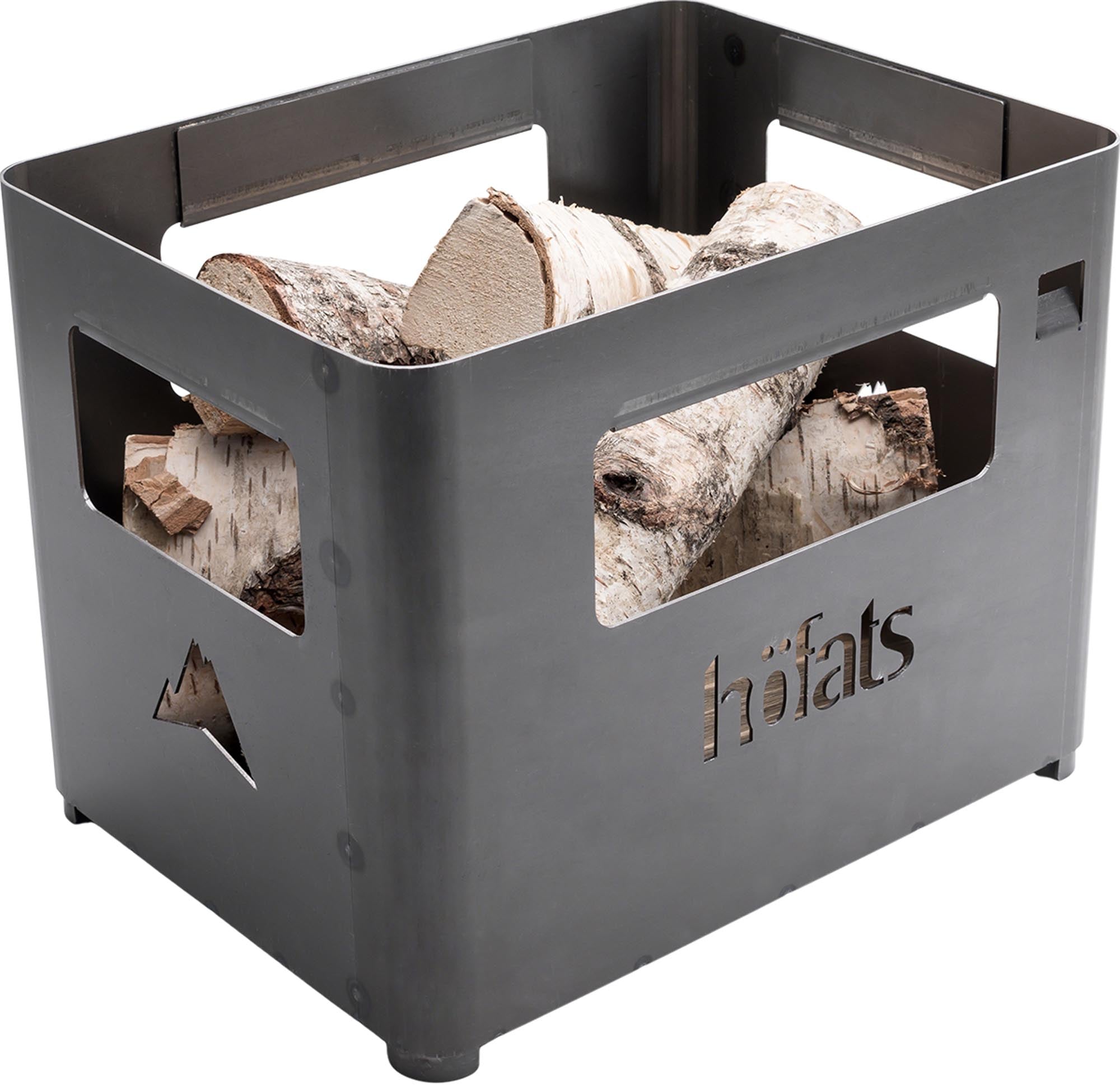 Entdecke die BEER BOX von Höfats: Ein innovativer Feuerkorb aus Corten-Stahl, der als Grill und Hocker dient. Ideal für gesellige Abende!