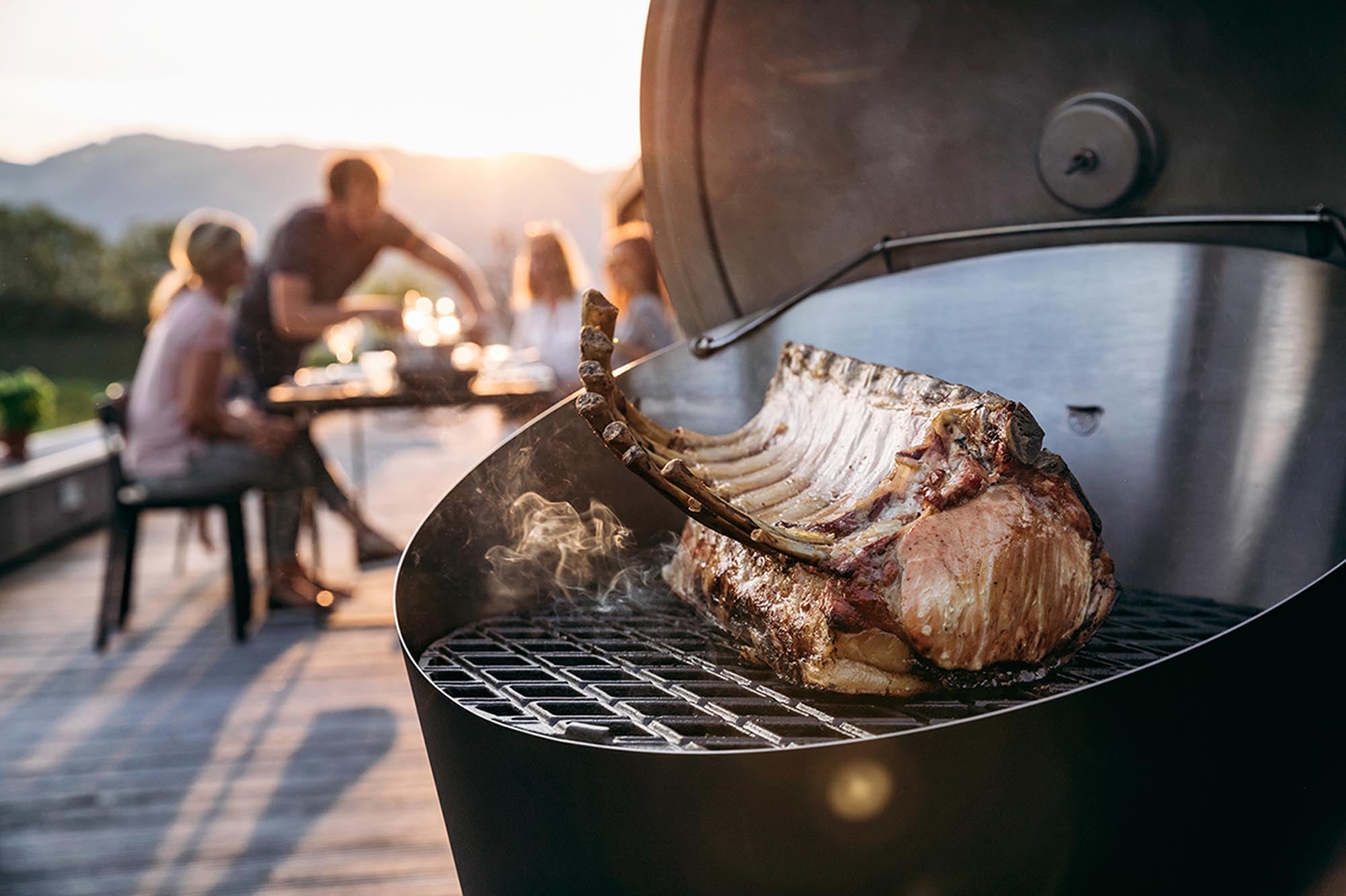 Erlebe den CONE Kohlegrill von Höfats – ideal für perfekte Grillmomente mit innovativer Technik und stilvollem Design.