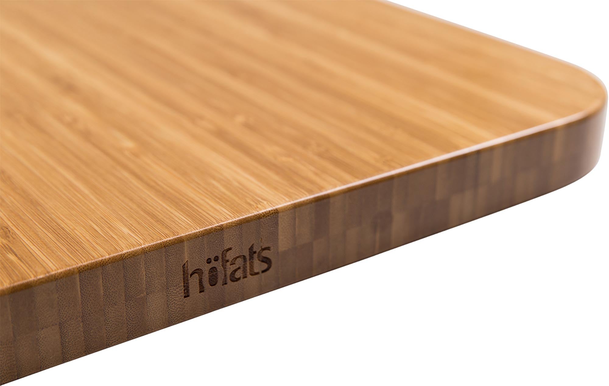 Entdecken Sie das elegante CUBE Auflagebrett von Höfats: aus hochwertigem Bambus, vielseitig einsetzbar und perfekt für gesellige Grillabende.
