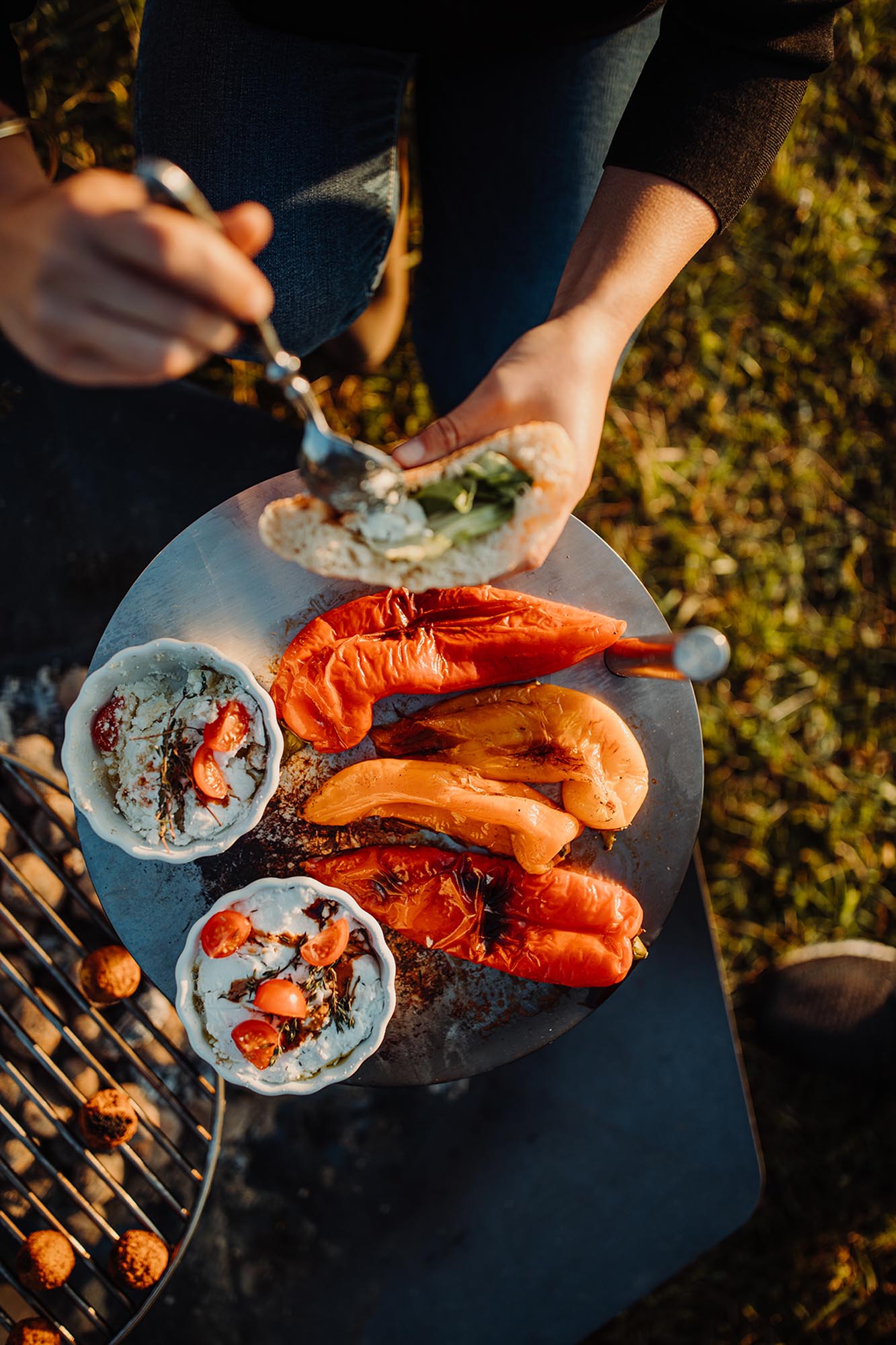 TRIPLE 65 Feuerschale: Elegante Wärmequelle aus Corten-Stahl, vielseitig einsetzbar für Grillen und gemütliche Abende im Freien.