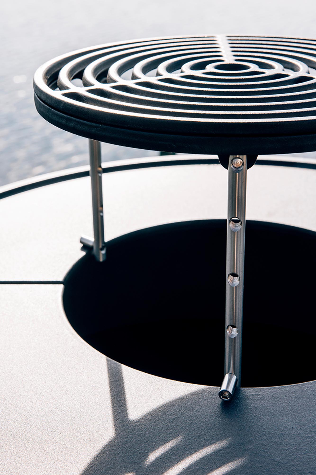 Entdecken Sie das BOWL 57 Sear Grate von Höfats – für perfekte Grillmomente und unvergleichlichen Geschmack. Ideal für kreative Grillmeister!