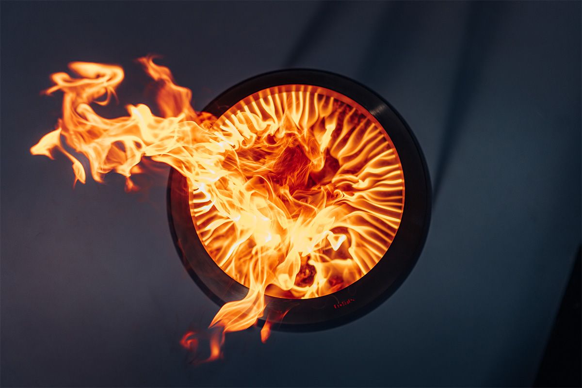 Moon 45: Elegante Feuerstelle für gemütliche Abende im Freien.