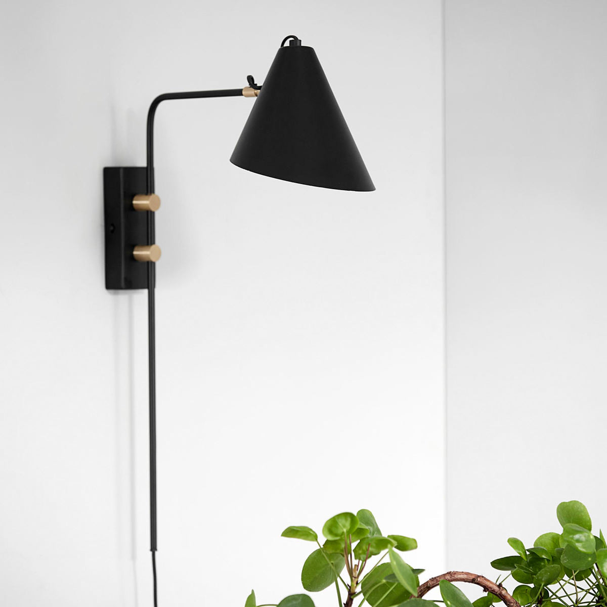Wandleuchte, Club in Schwarz präsentiert im Onlineshop von KAQTU Design AG. Wandleuchte ist von House Doctor
