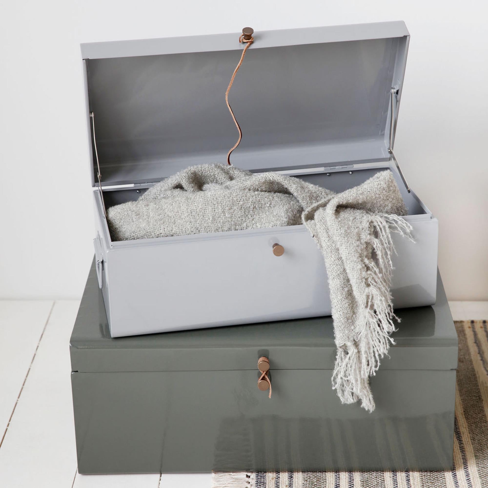 Elegante Metallbox von House Doctor für stilvolle Organisation.