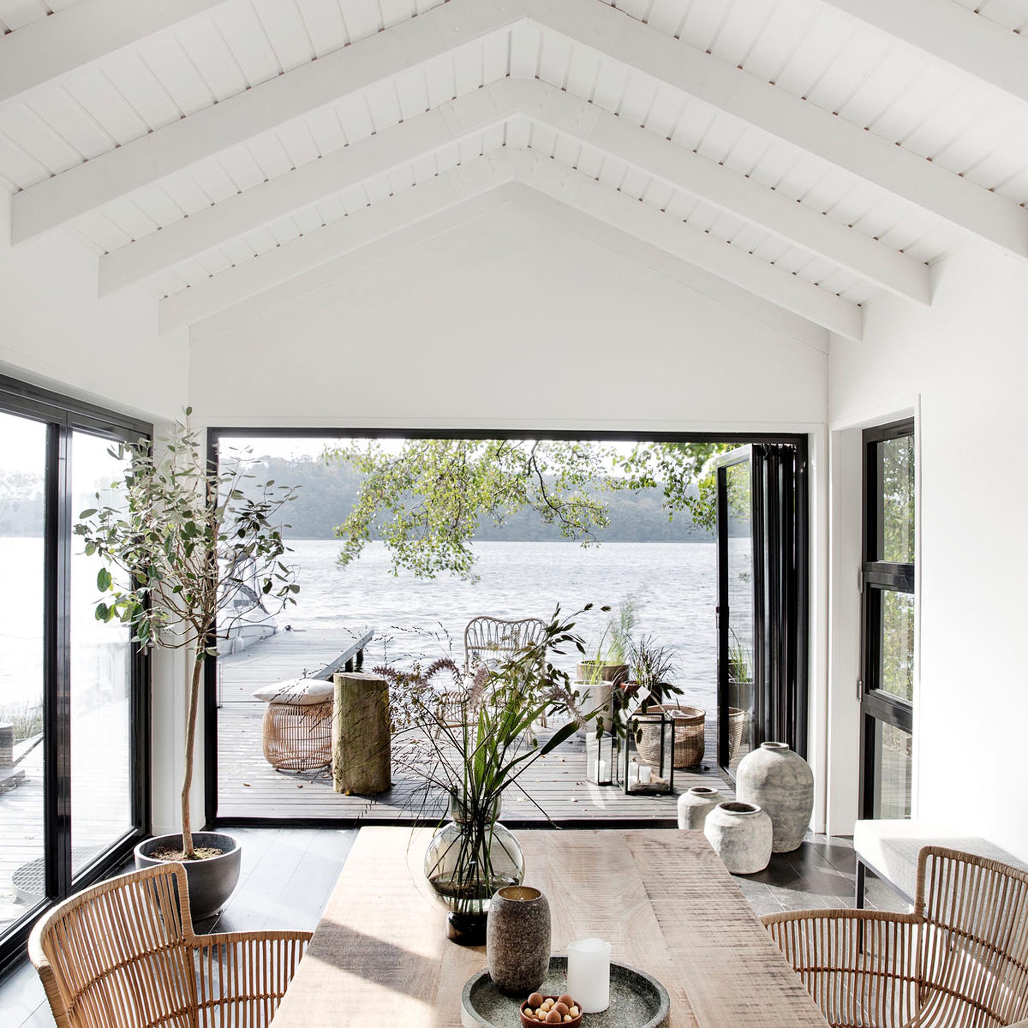 Elegante, rustikale Vase aus Beton von House Doctor, ideal für stilvolle Blumenarrangements und als Blickfang in jedem Raum.