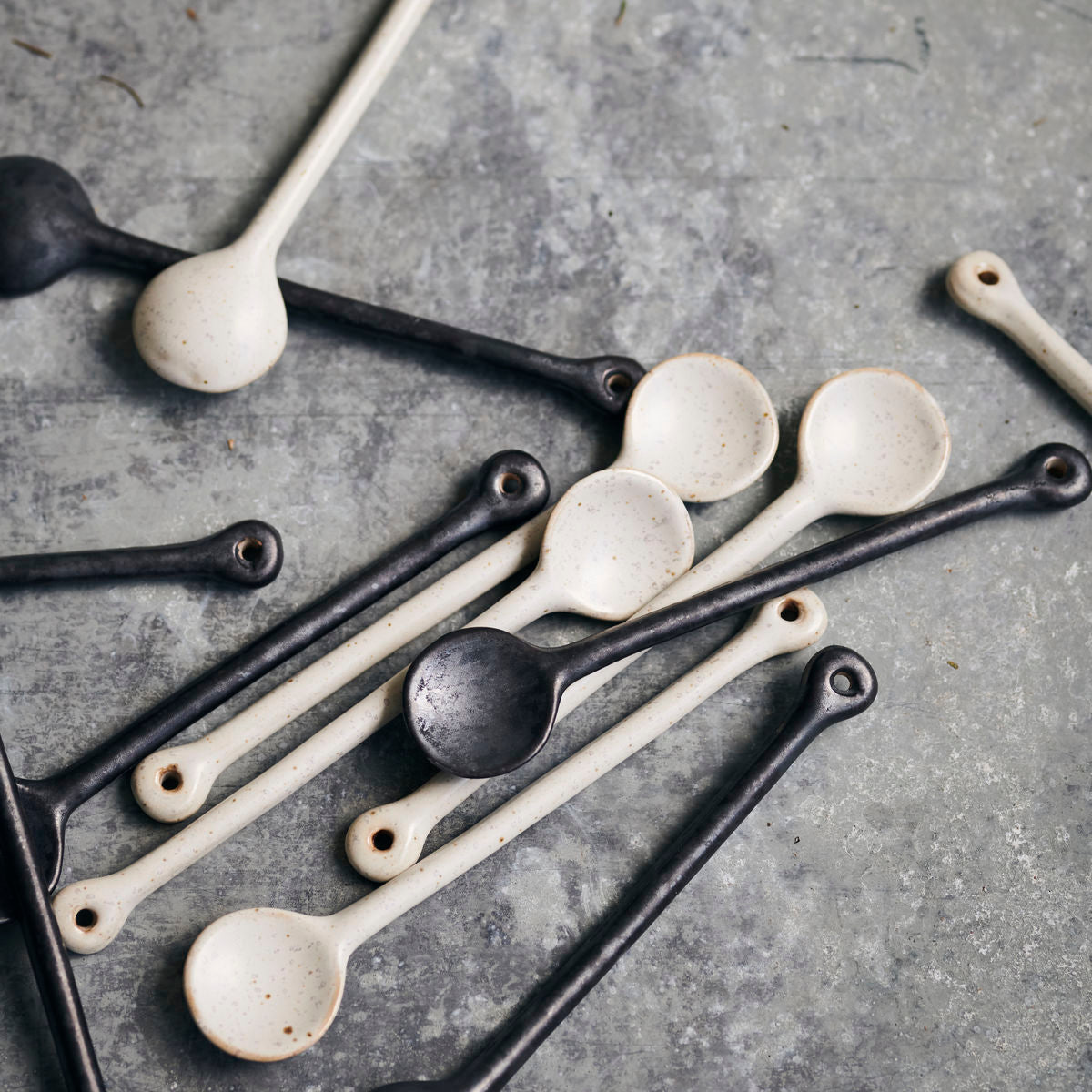 Löffel, Pion in Schwarz/Braun präsentiert im Onlineshop von KAQTU Design AG. Geschirr ist von House Doctor