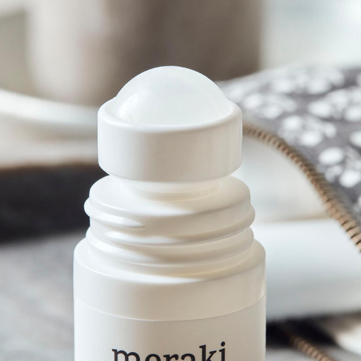 Deodorant, Linen dew in Weiß präsentiert im Onlineshop von KAQTU Design AG. Körperpflege ist von Meraki