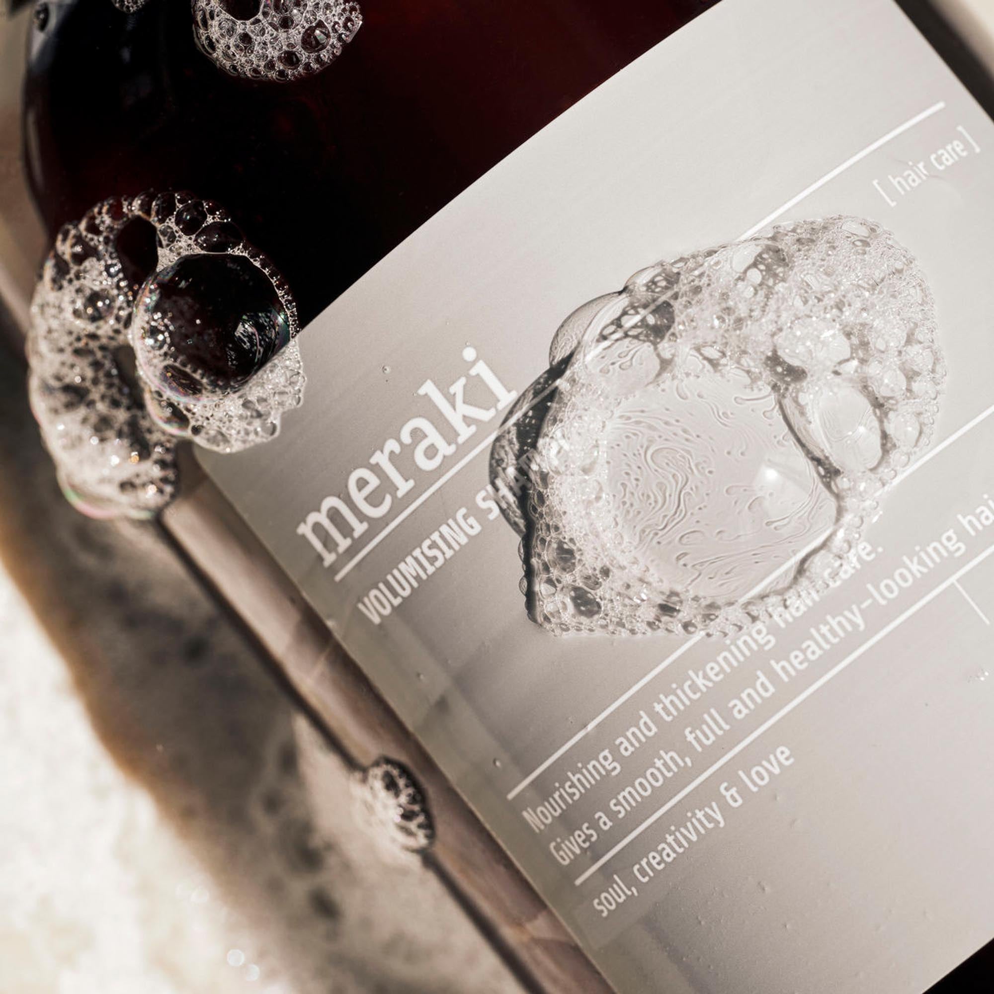 Meraki Volumising Shampoo: Verleiht feinem Haar Fülle und seidigen Glanz.