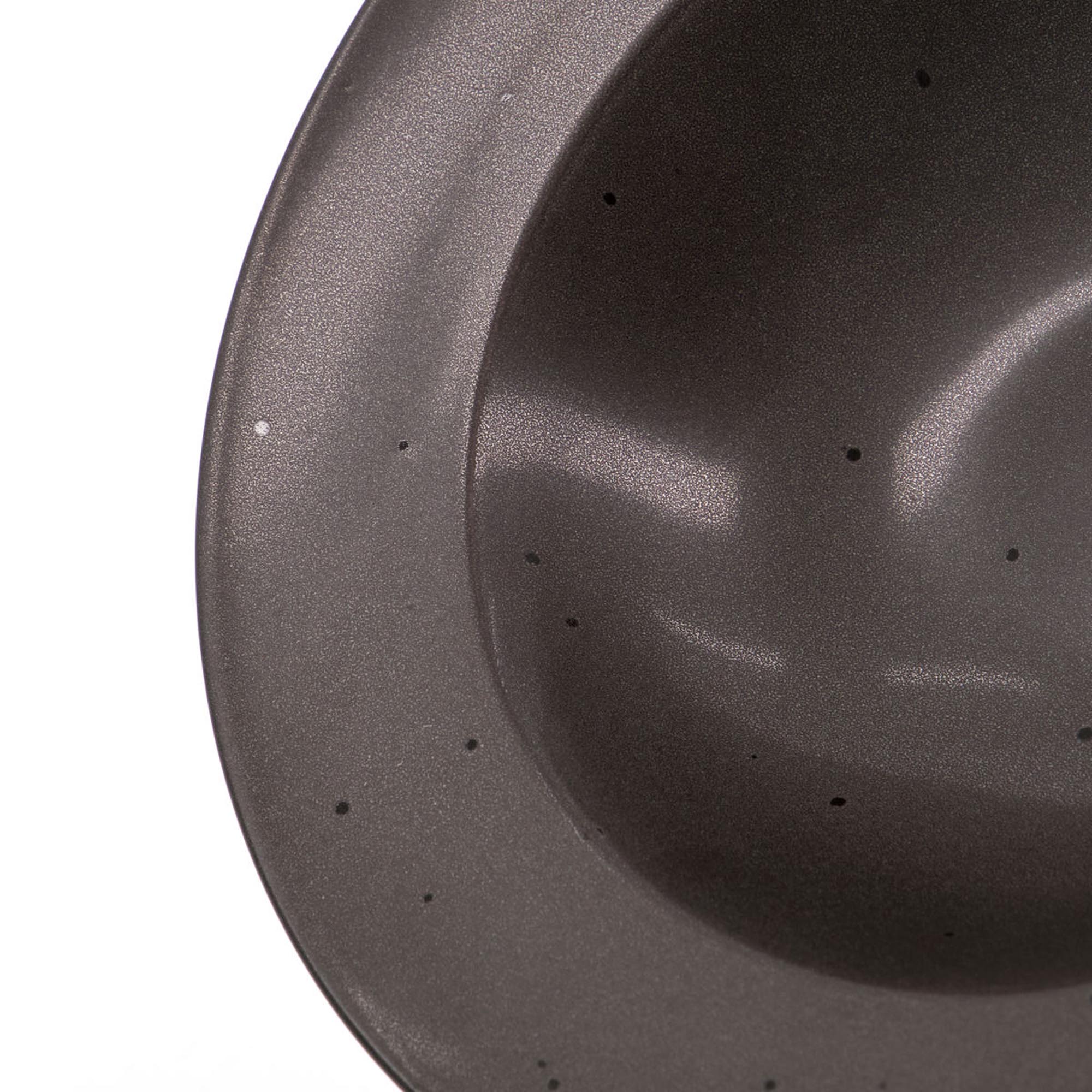 Rustikaler Pastateller HDRustic in tiefem Grau von House Doctor.