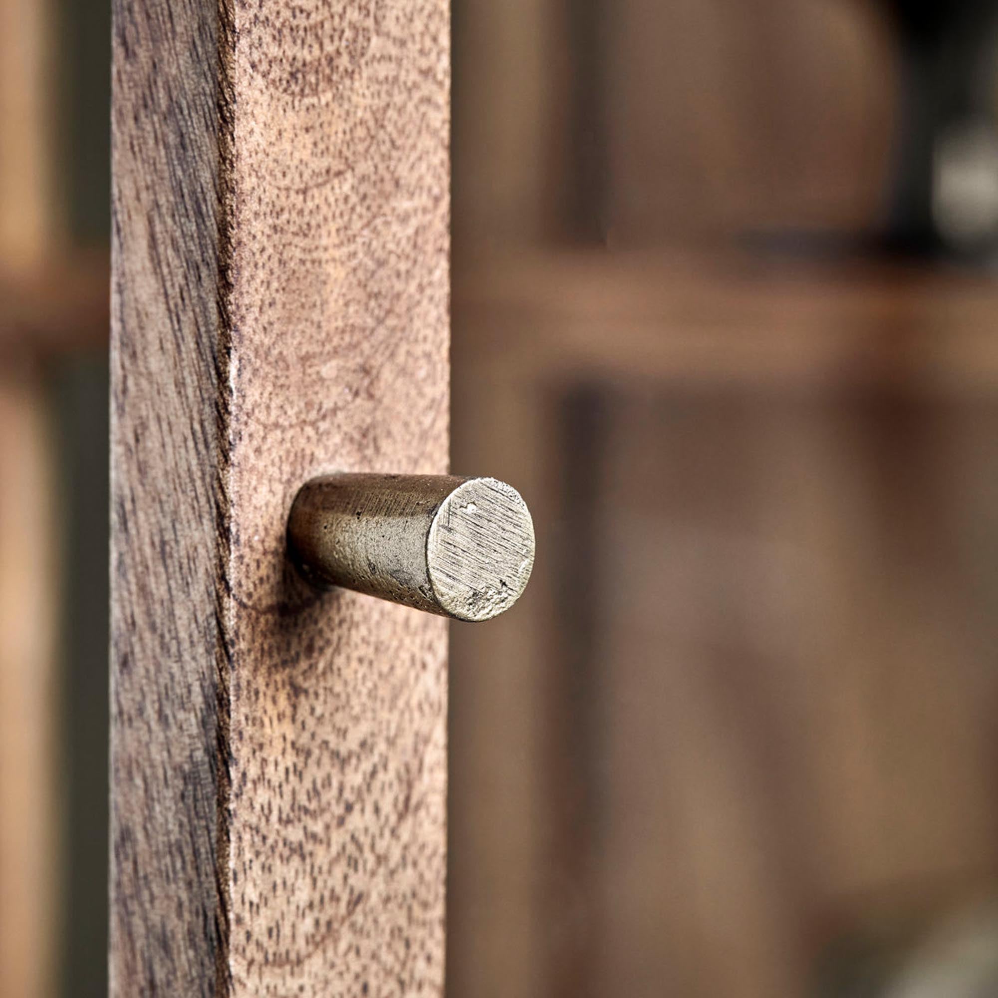 Eleganter Mangoholz-Schrank von House Doctor für natürliche Akzente.