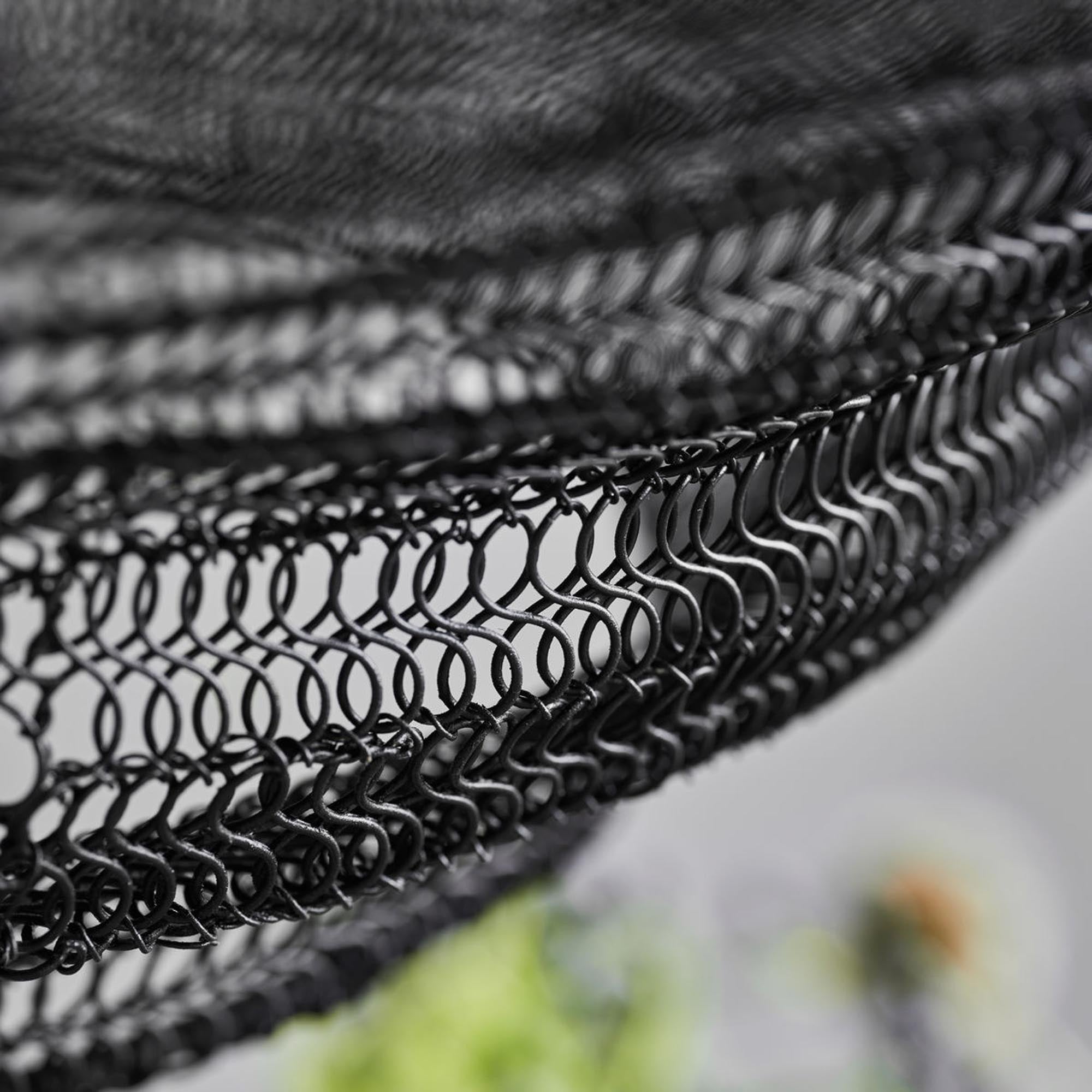 Moderne schwarze Pendelleuchte HDMesh von House Doctor, perfekt für eine stilvolle Atmosphäre und kreative Lichtakzente in jedem Raum.