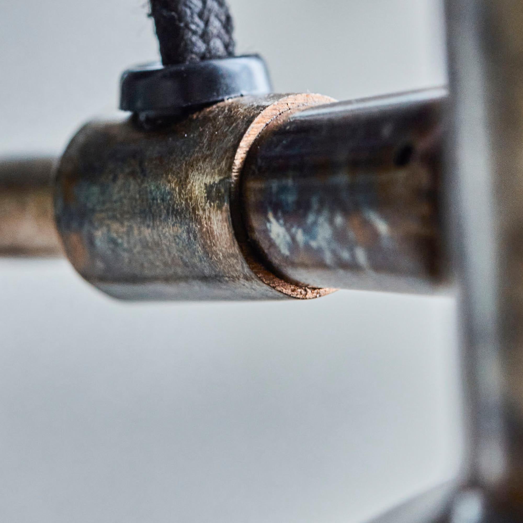 Stilvolle Tischleuchte HDDesk in antikem Braun von House Doctor.