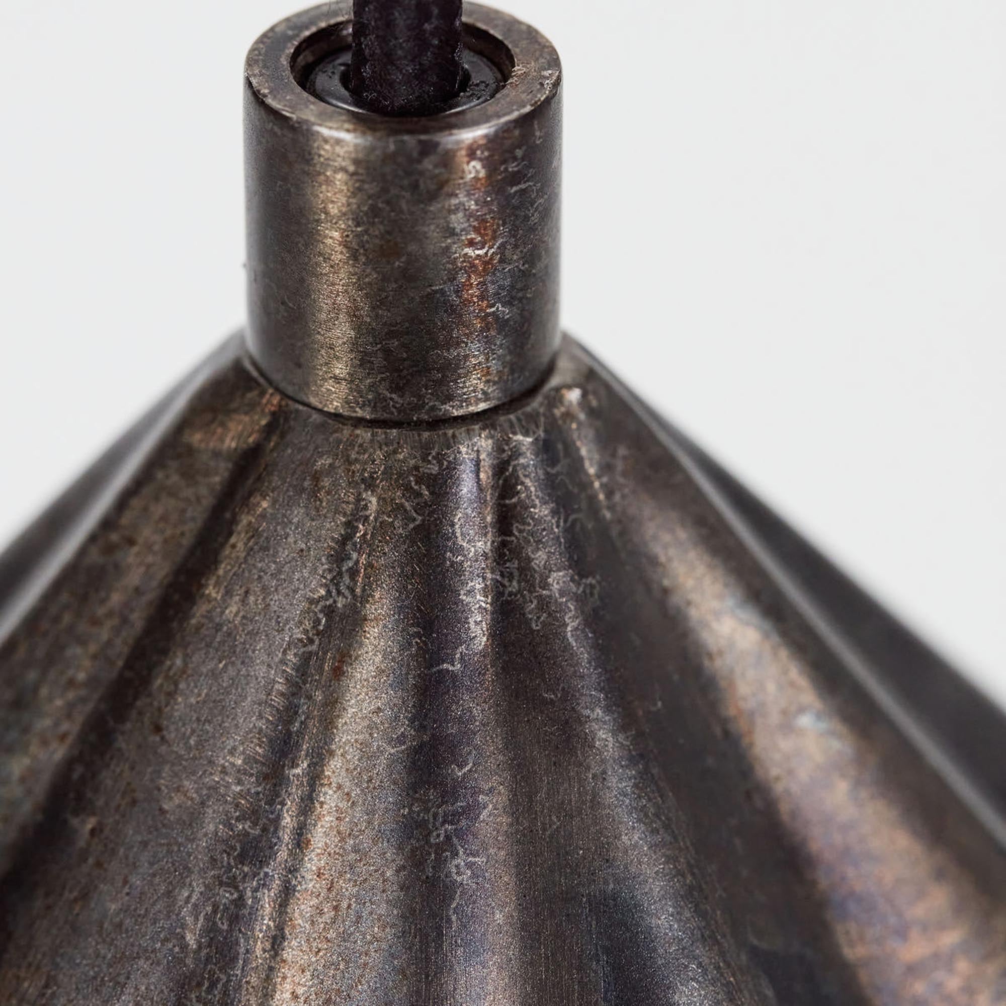 Elegante HDFlola Lampe in antikem Braun von House Doctor.