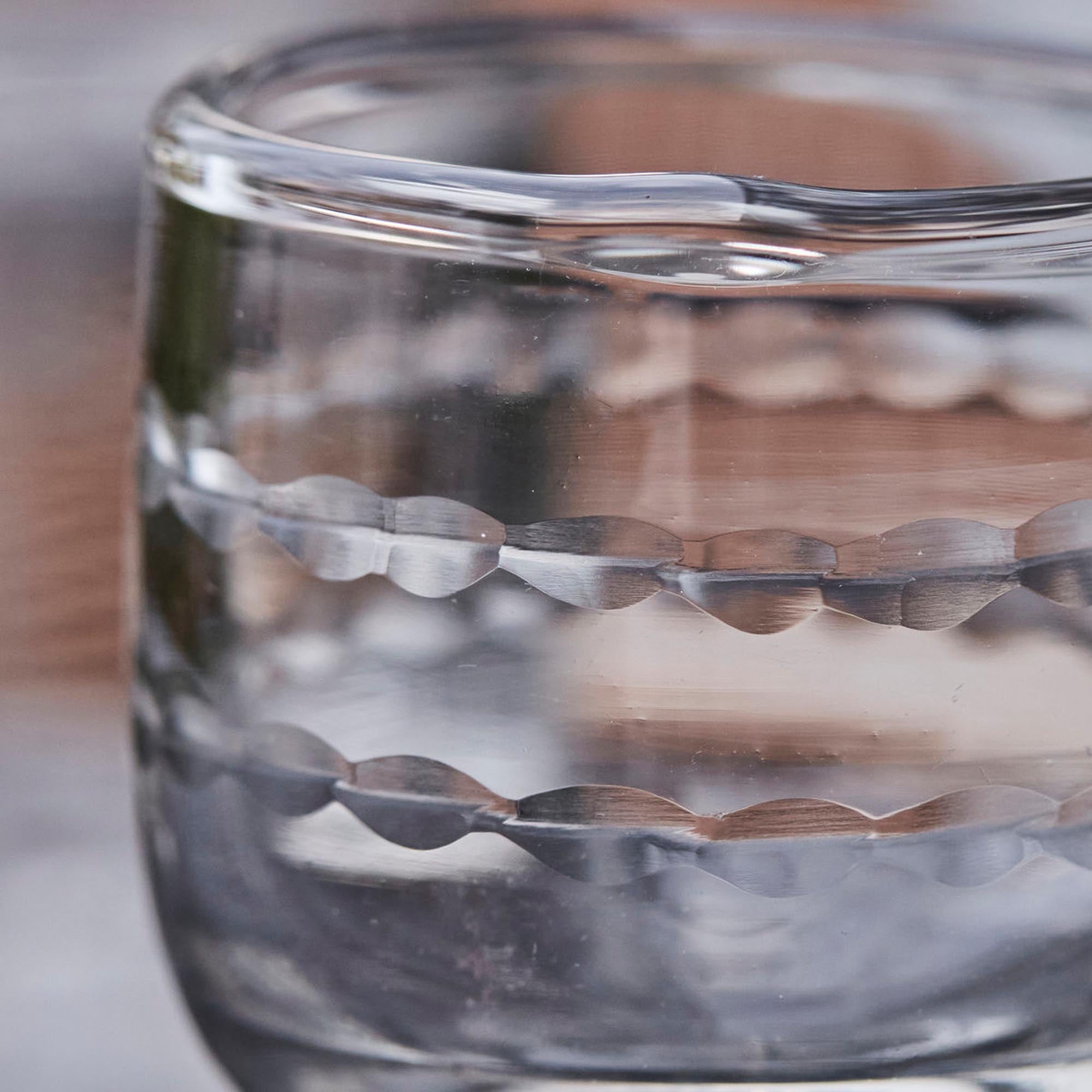 Stilvolles Likörglas von House Doctor, handgefertigt aus klarem Glas mit nostalgischem Vintage-Look. Perfekt für jeden Anlass.