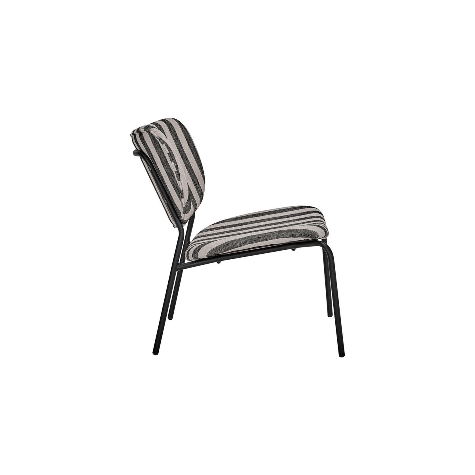 Eleganter HDLonga Lounge-Sessel von House Doctor in Schwarz/Off-Weiss.