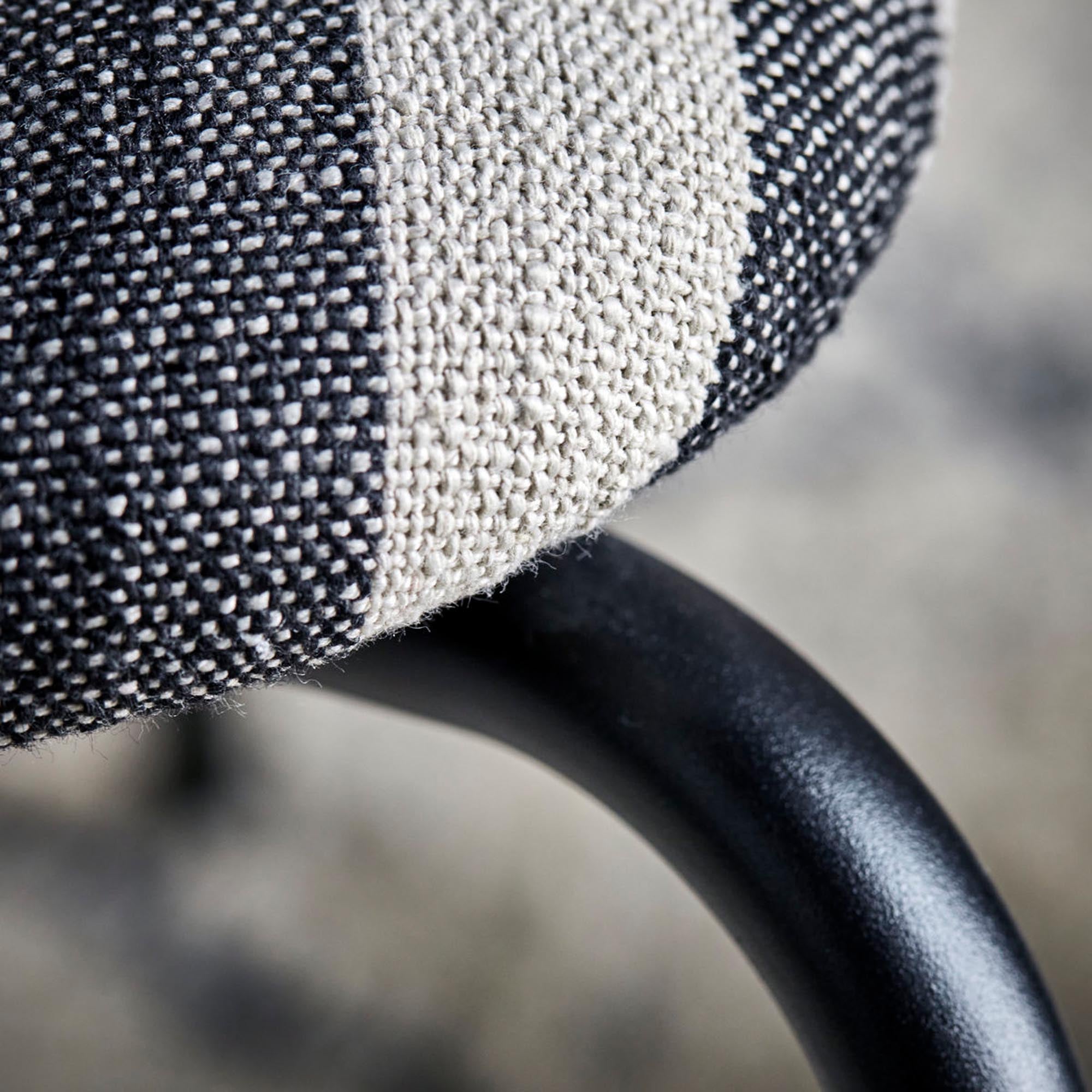 Moderner HDLonga Lounge-Sessel von House Doctor in Schwarz/Off-Weiss.