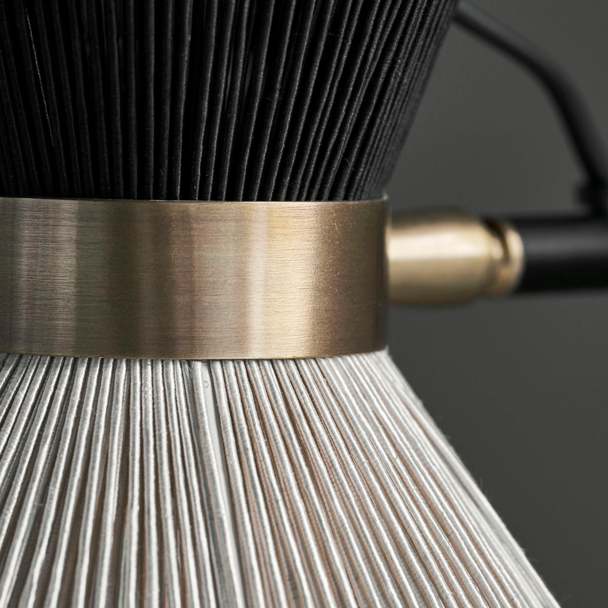 Schwarze Stehlampe HDCord von House Doctor für modernes Ambiente.